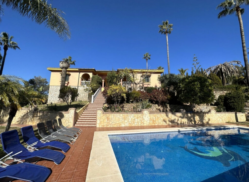 Resale - House -
Campo Mijas