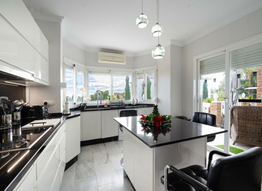 Resale - House -
Campo Mijas