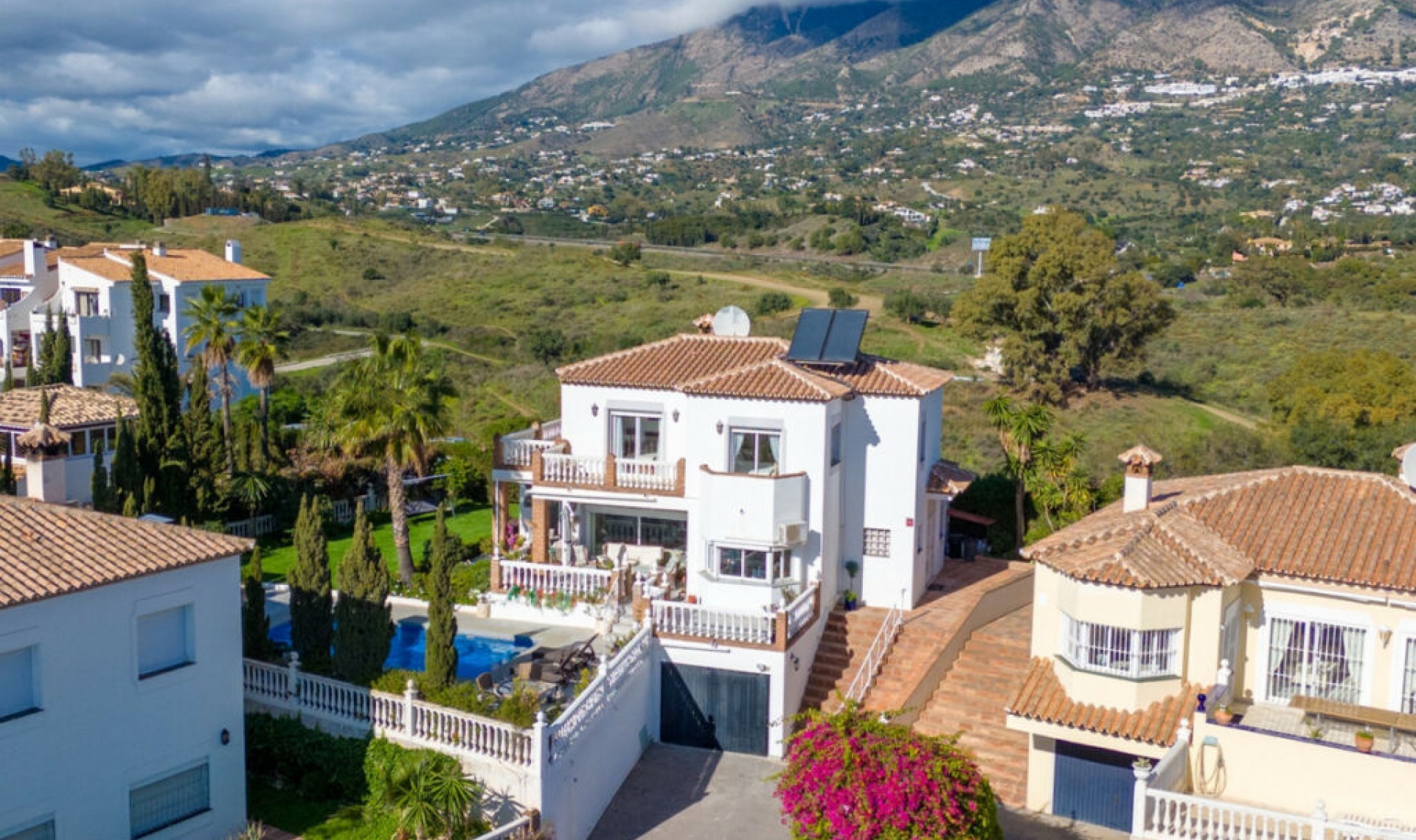 Resale - House -
Campo Mijas