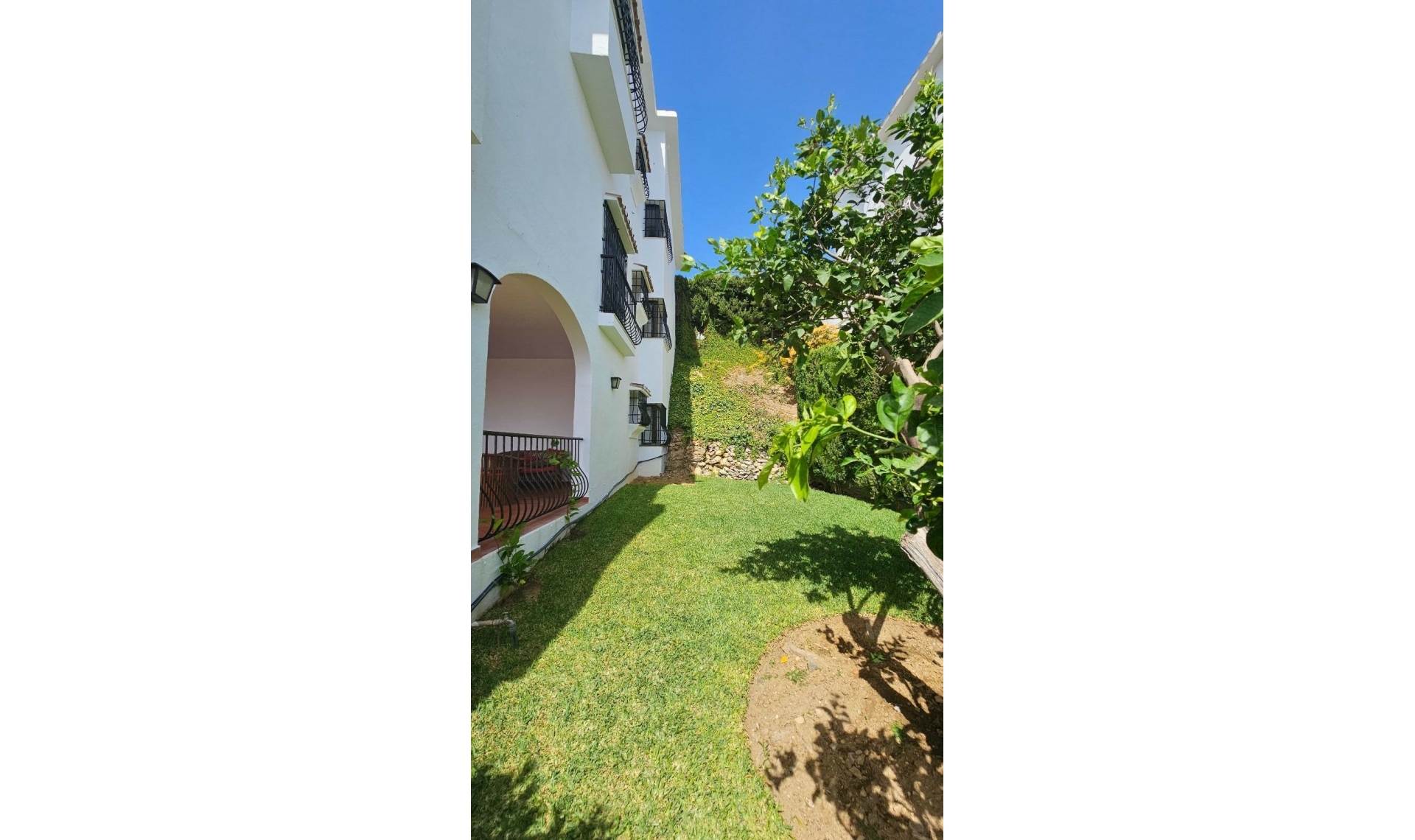 Resale - House -
Campo Mijas