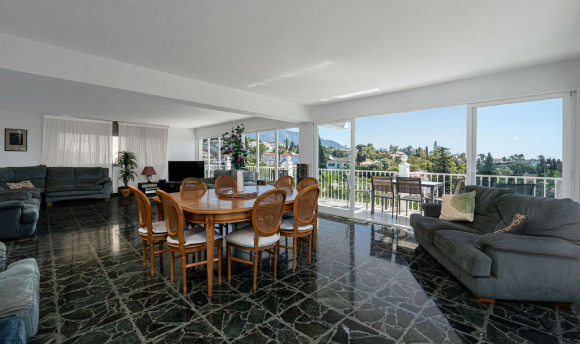 Resale - House -
Campo Mijas