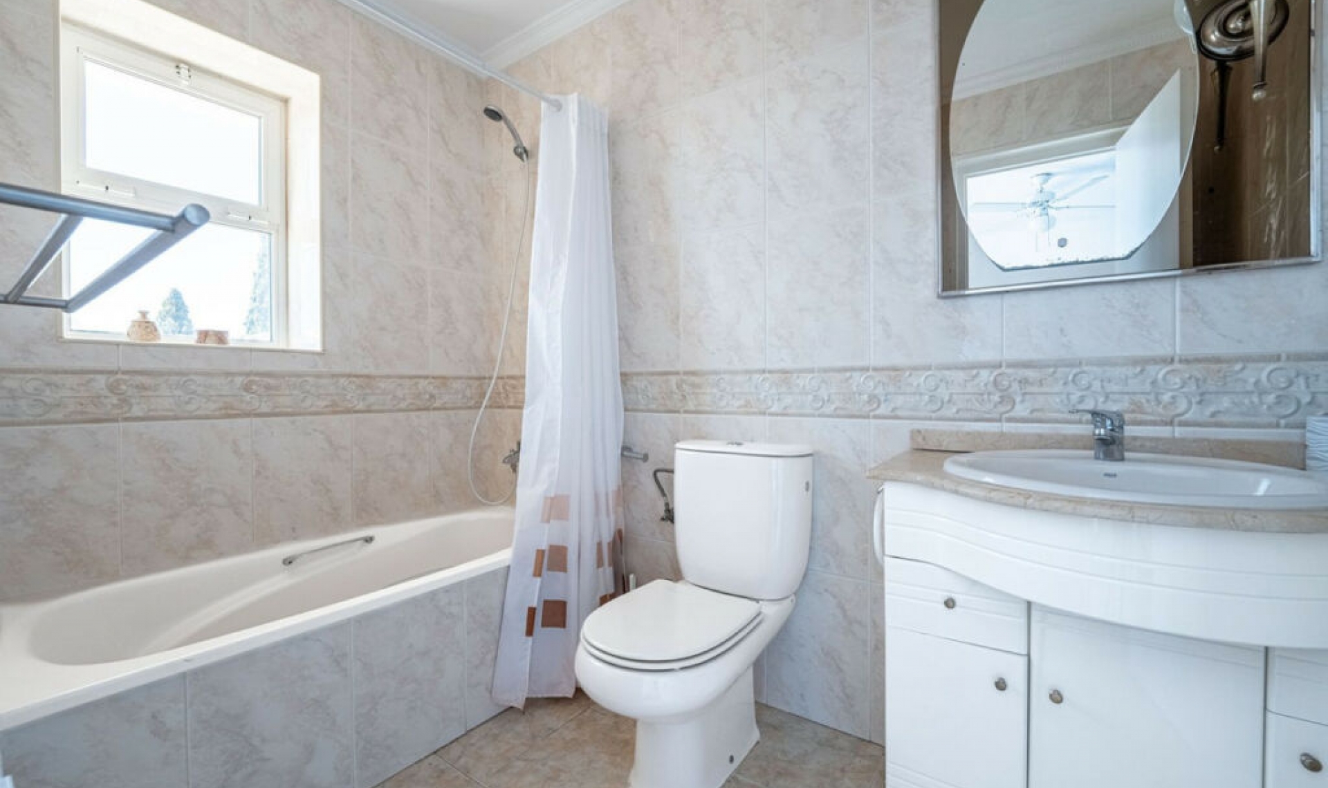 Resale - House -
Campo Mijas