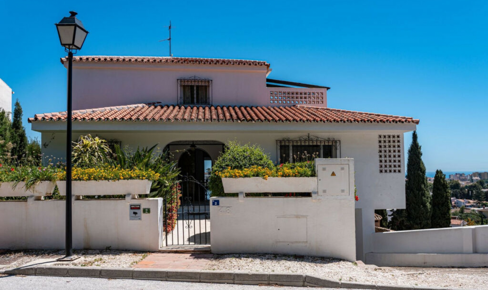 Resale - House -
Campo Mijas