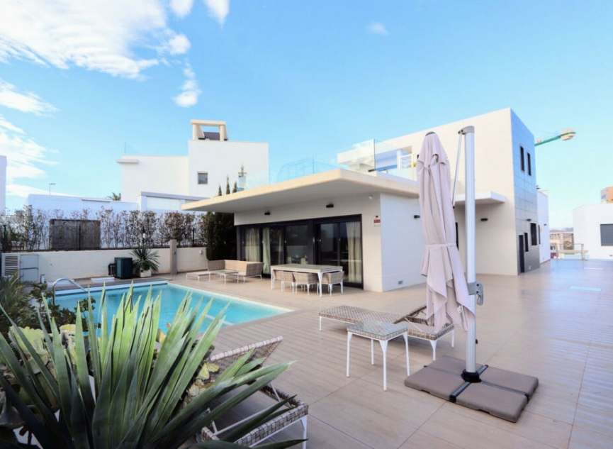 Resale - House -
Campoamor