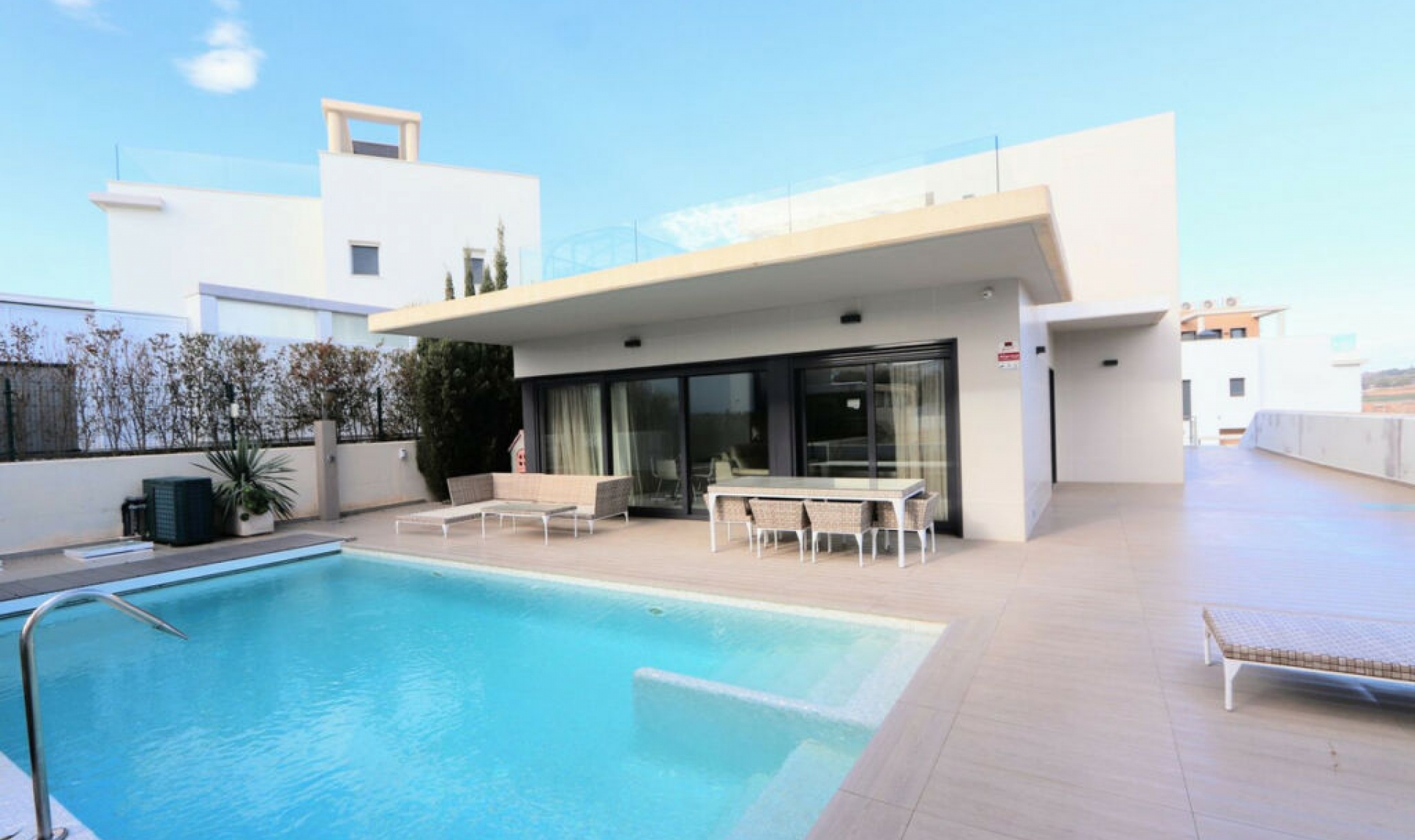 Resale - House -
Campoamor