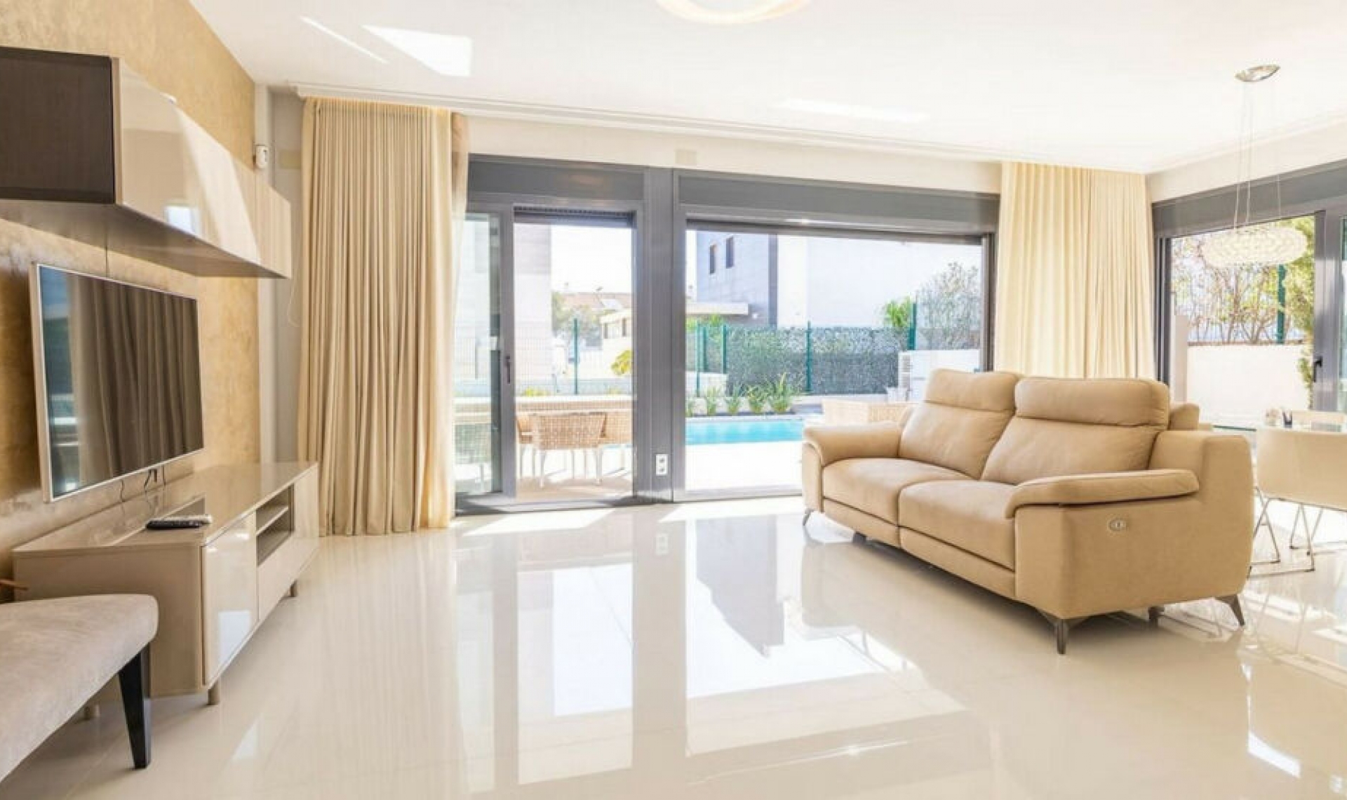 Resale - House -
Campoamor