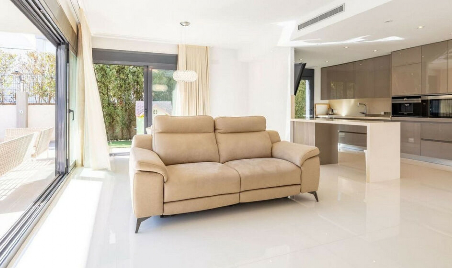 Resale - House -
Campoamor