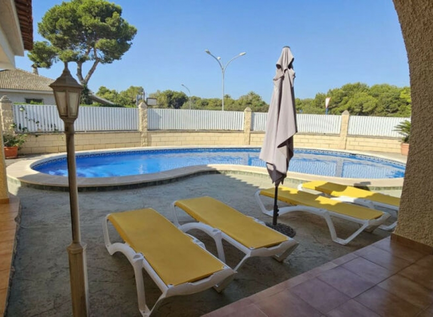 Resale - House -
Campoamor