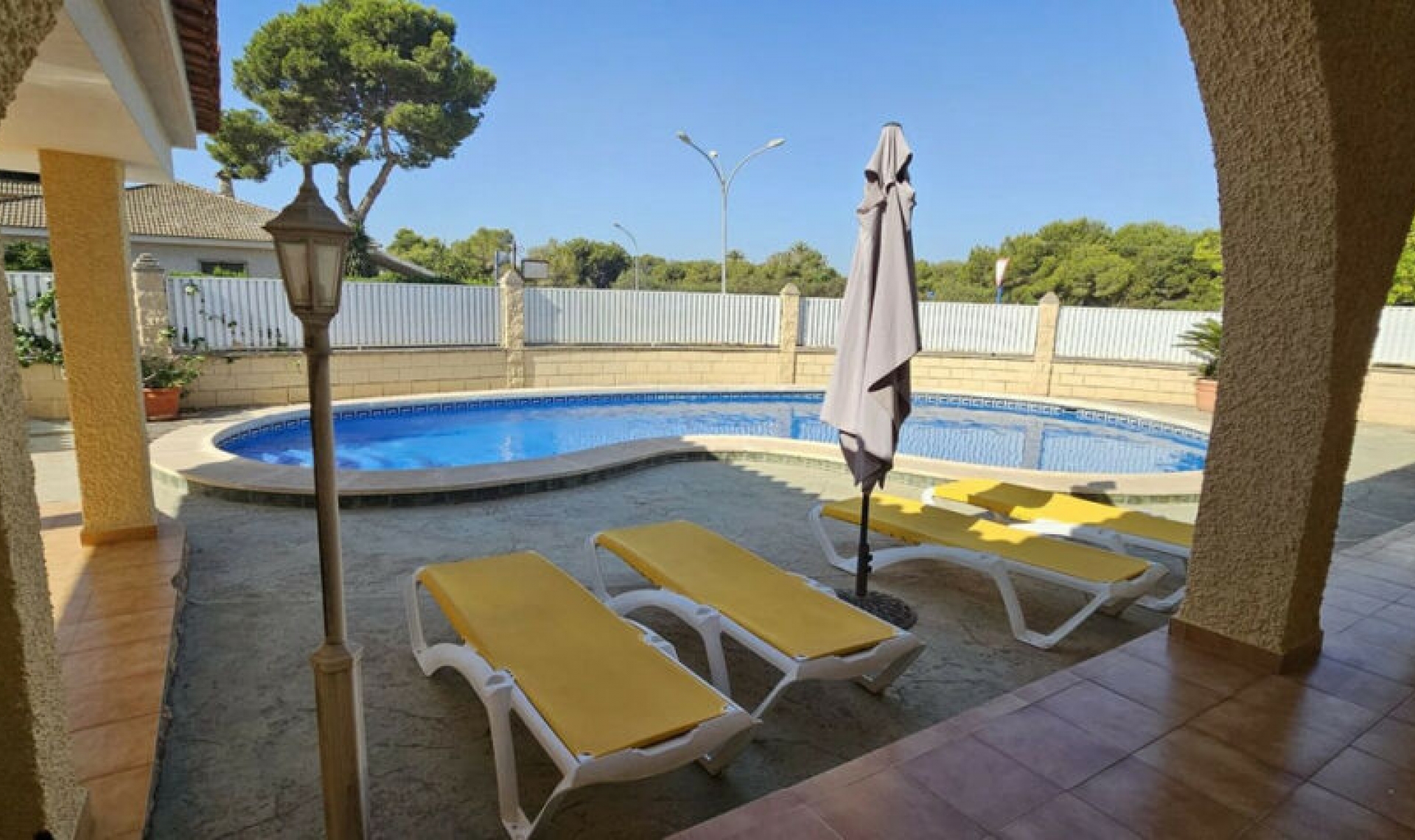Resale - House -
Campoamor