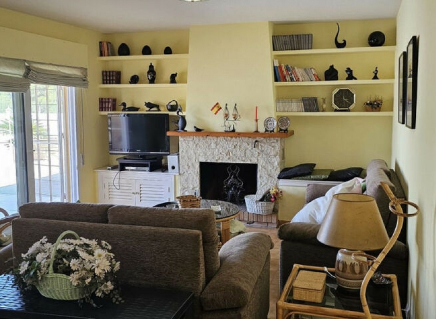 Resale - House -
Campoamor