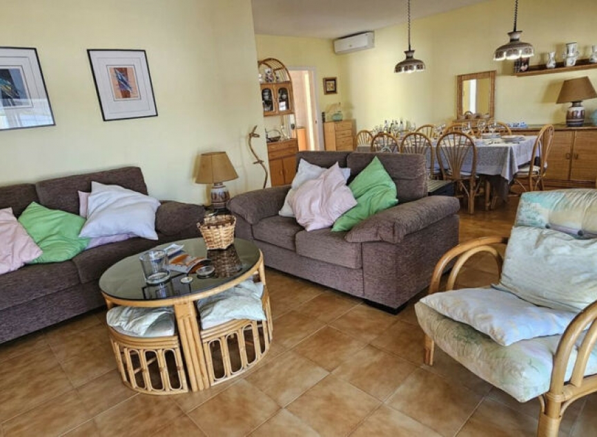 Resale - House -
Campoamor