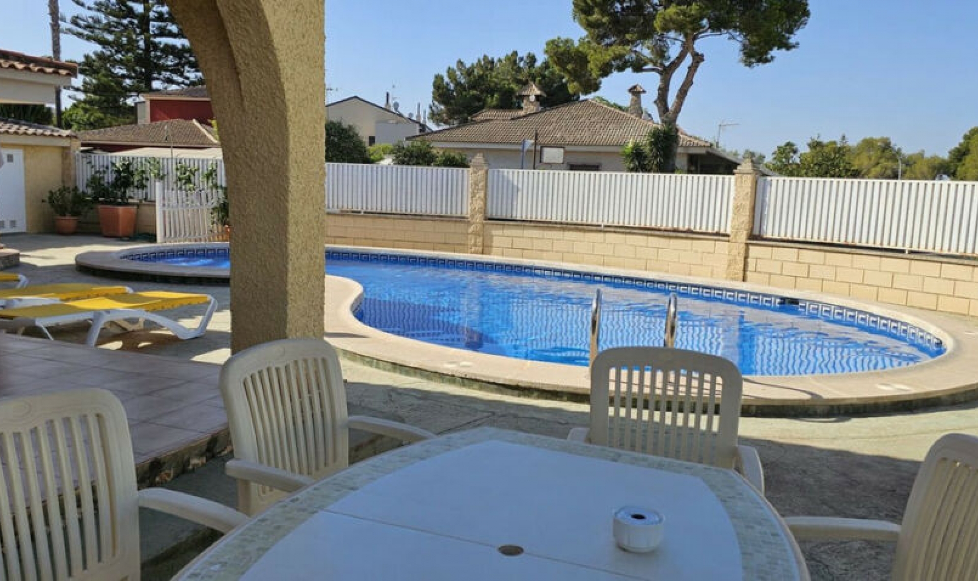 Resale - House -
Campoamor