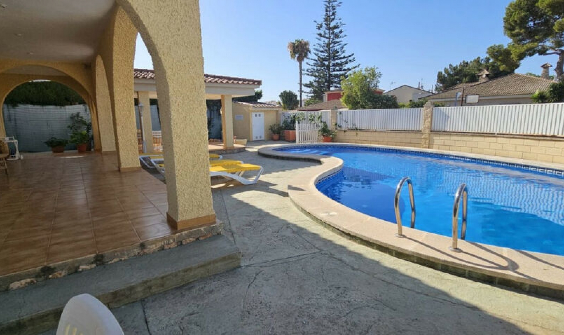 Resale - House -
Campoamor