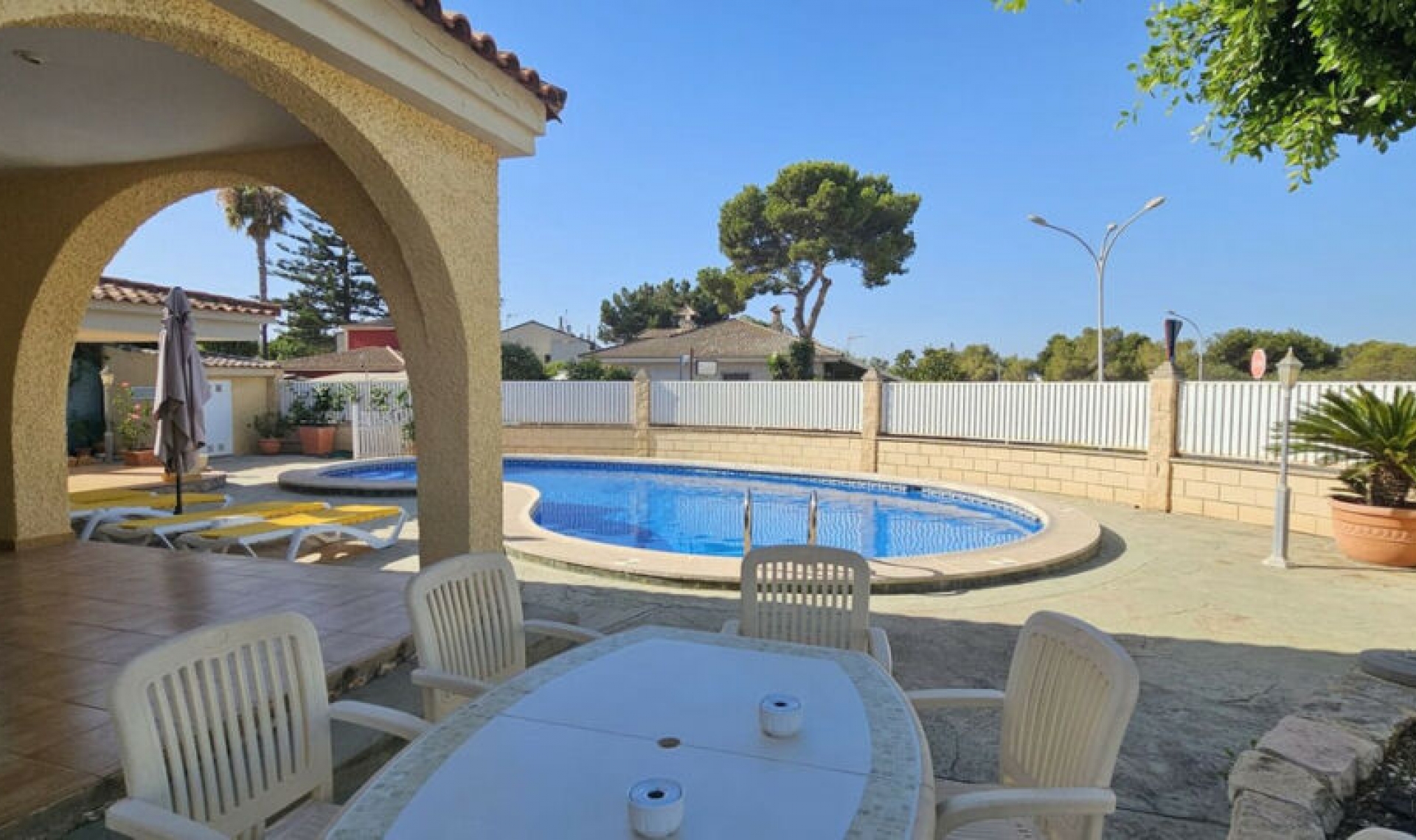 Resale - House -
Campoamor