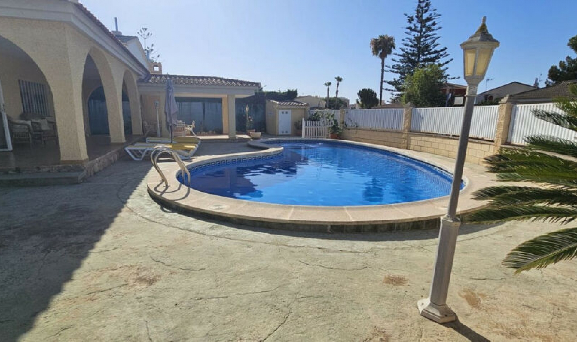 Resale - House -
Campoamor