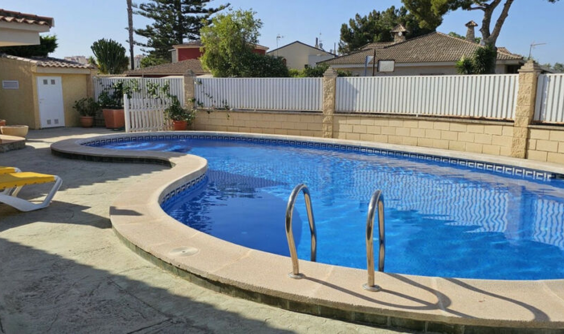 Resale - House -
Campoamor