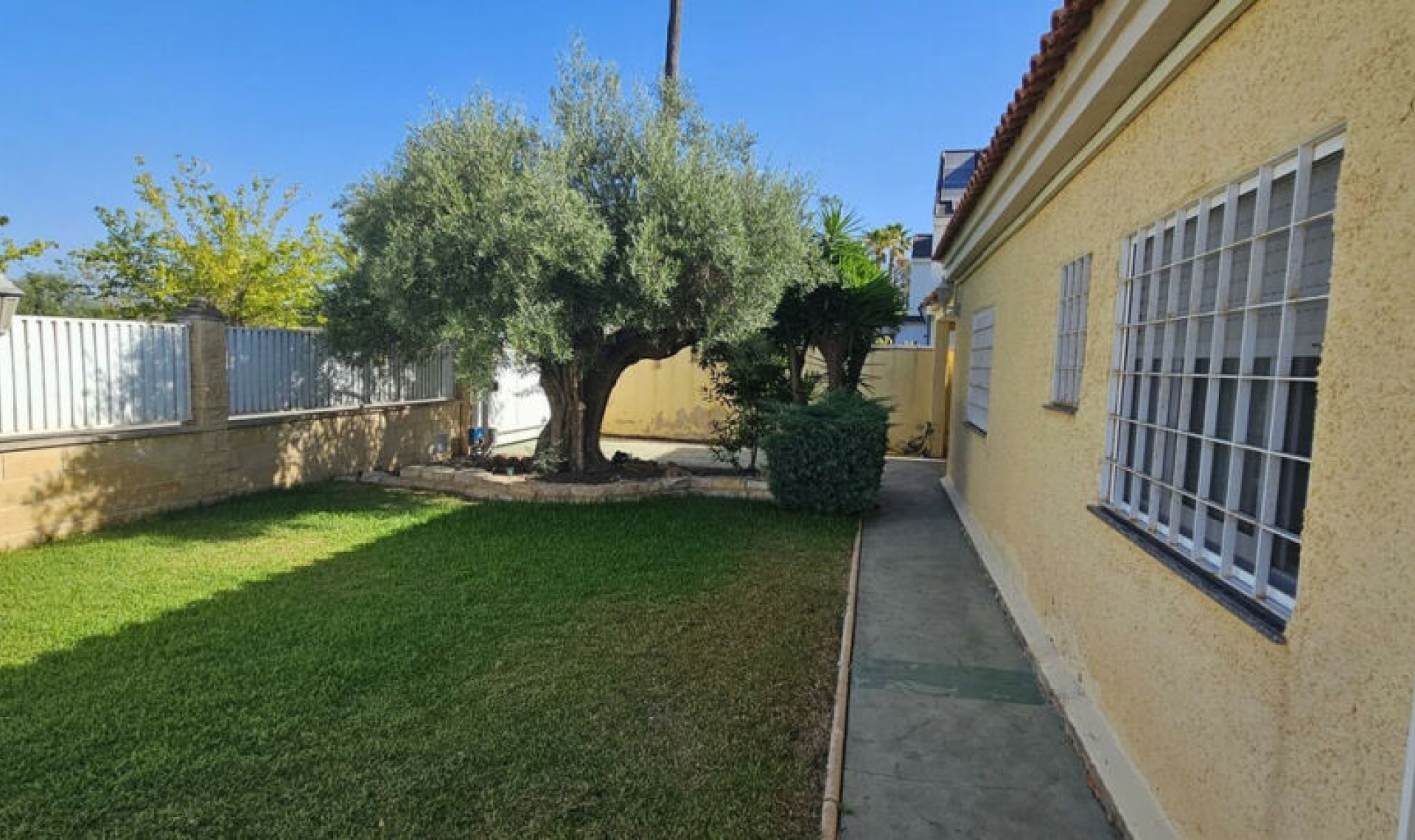 Resale - House -
Campoamor