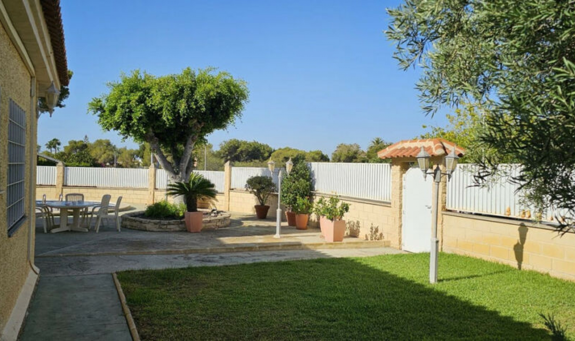 Resale - House -
Campoamor
