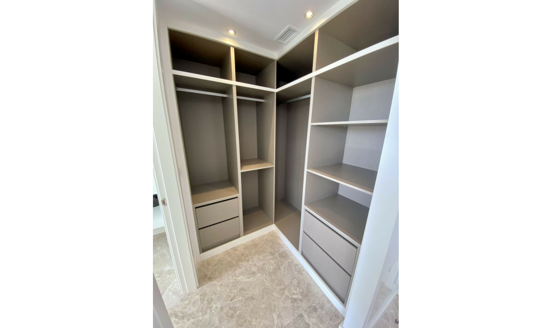 Resale - House -
Cancelada