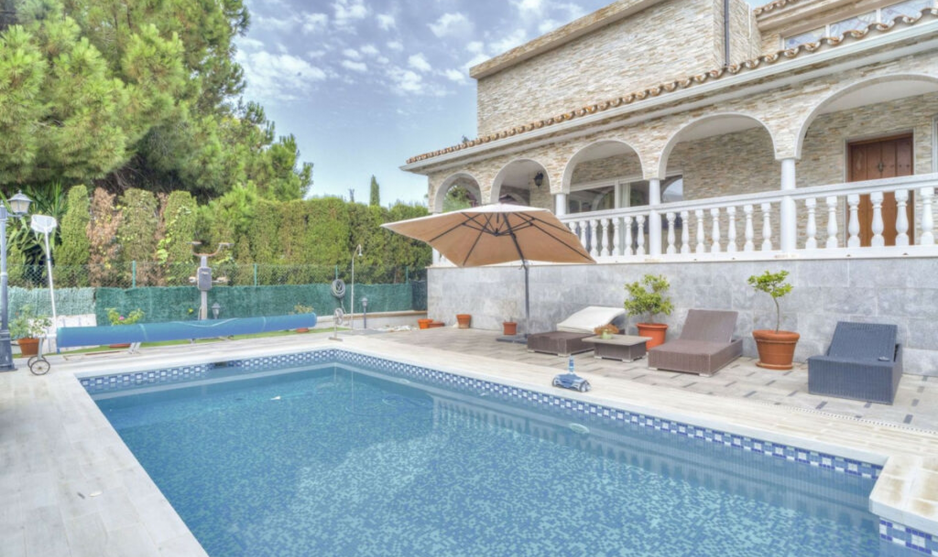 Resale - House -
Carib Playa