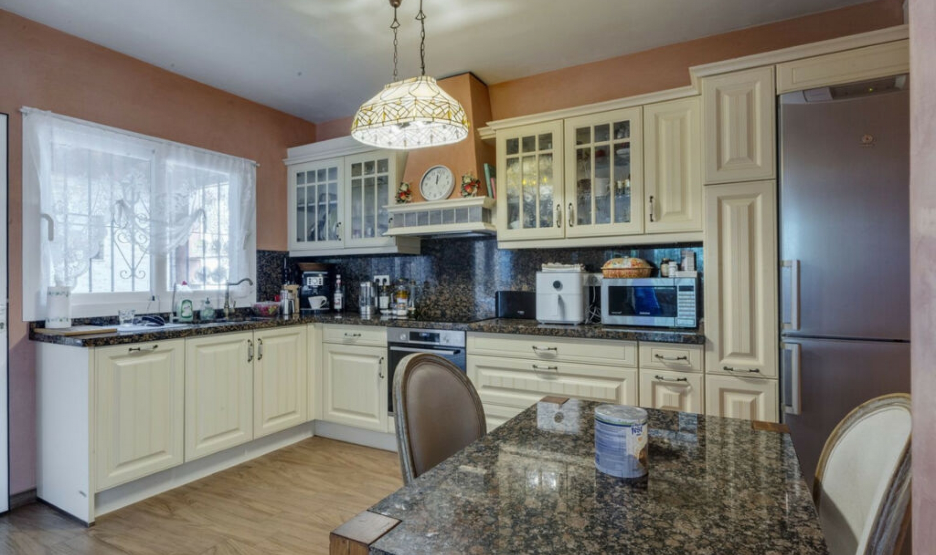 Resale - House -
Carib Playa