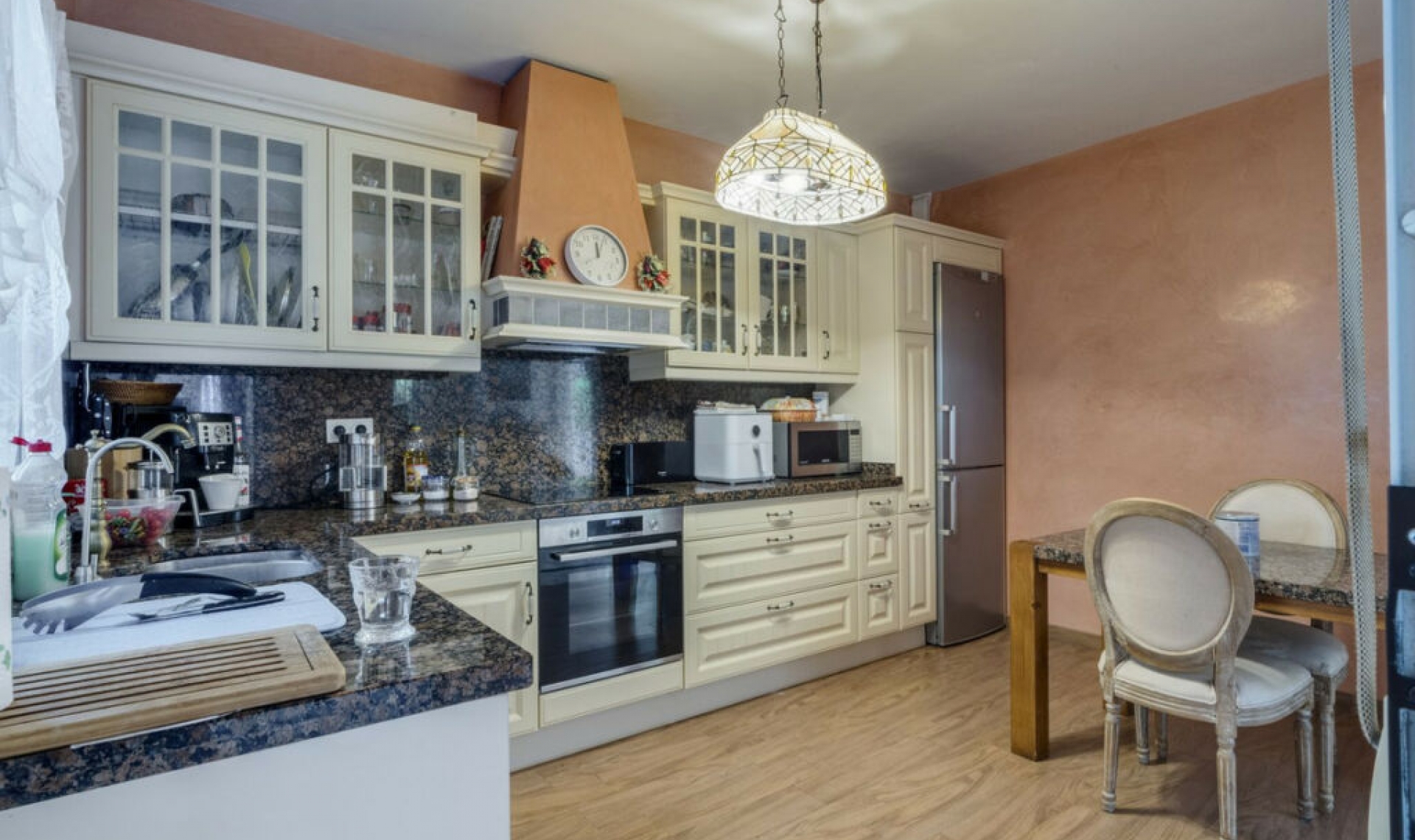 Resale - House -
Carib Playa