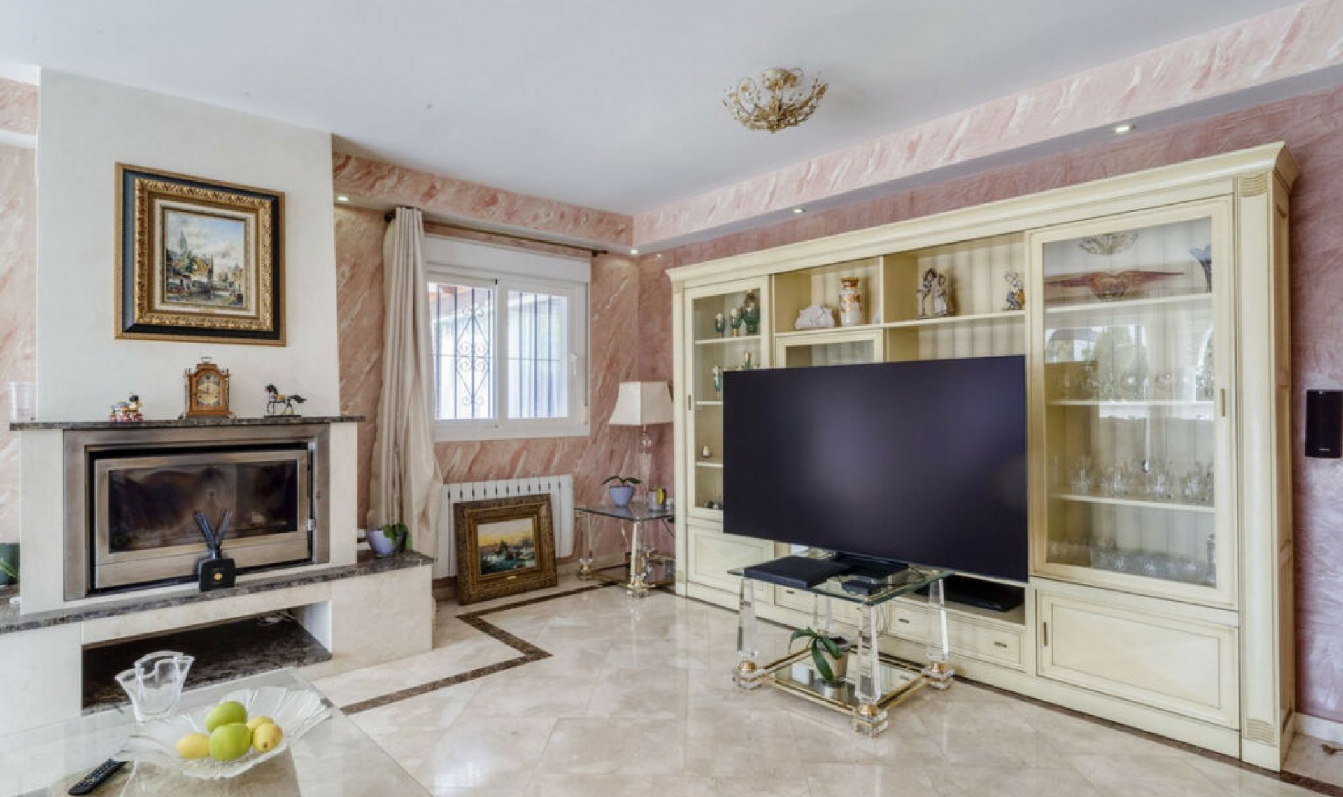 Resale - House -
Carib Playa