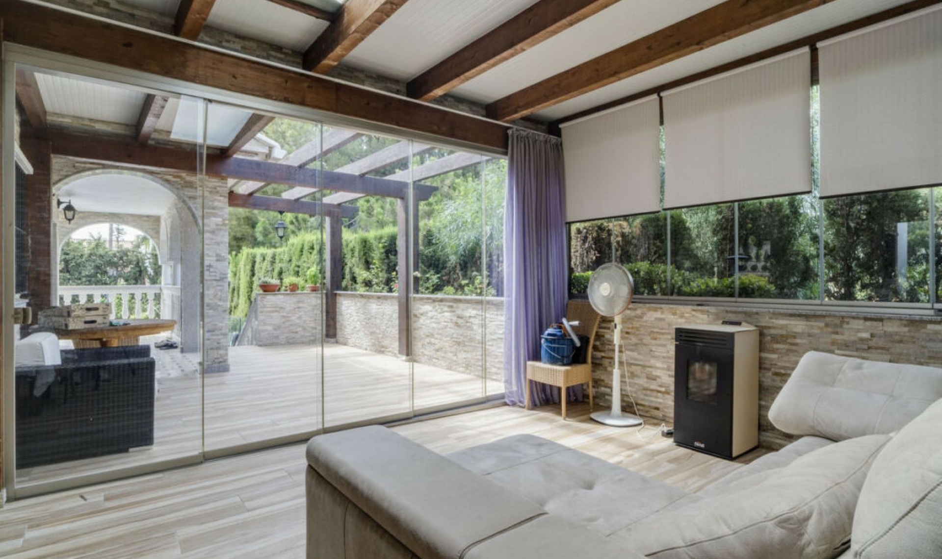 Resale - House -
Carib Playa