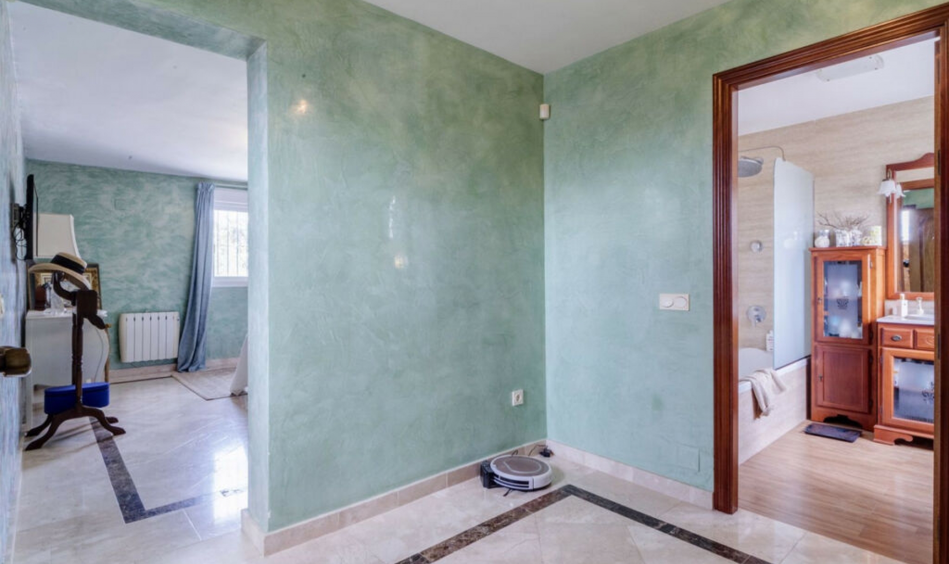 Resale - House -
Carib Playa