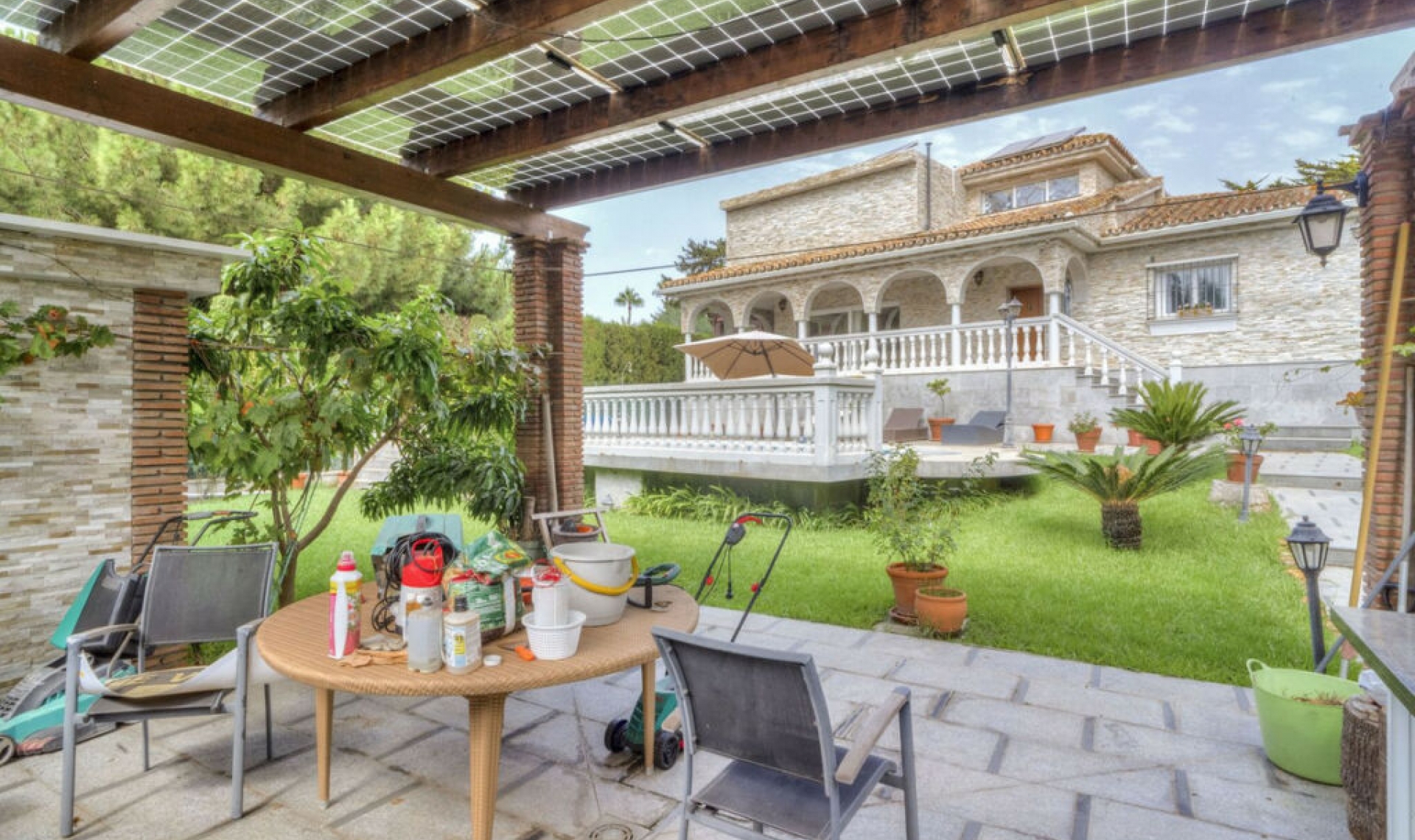 Resale - House -
Carib Playa