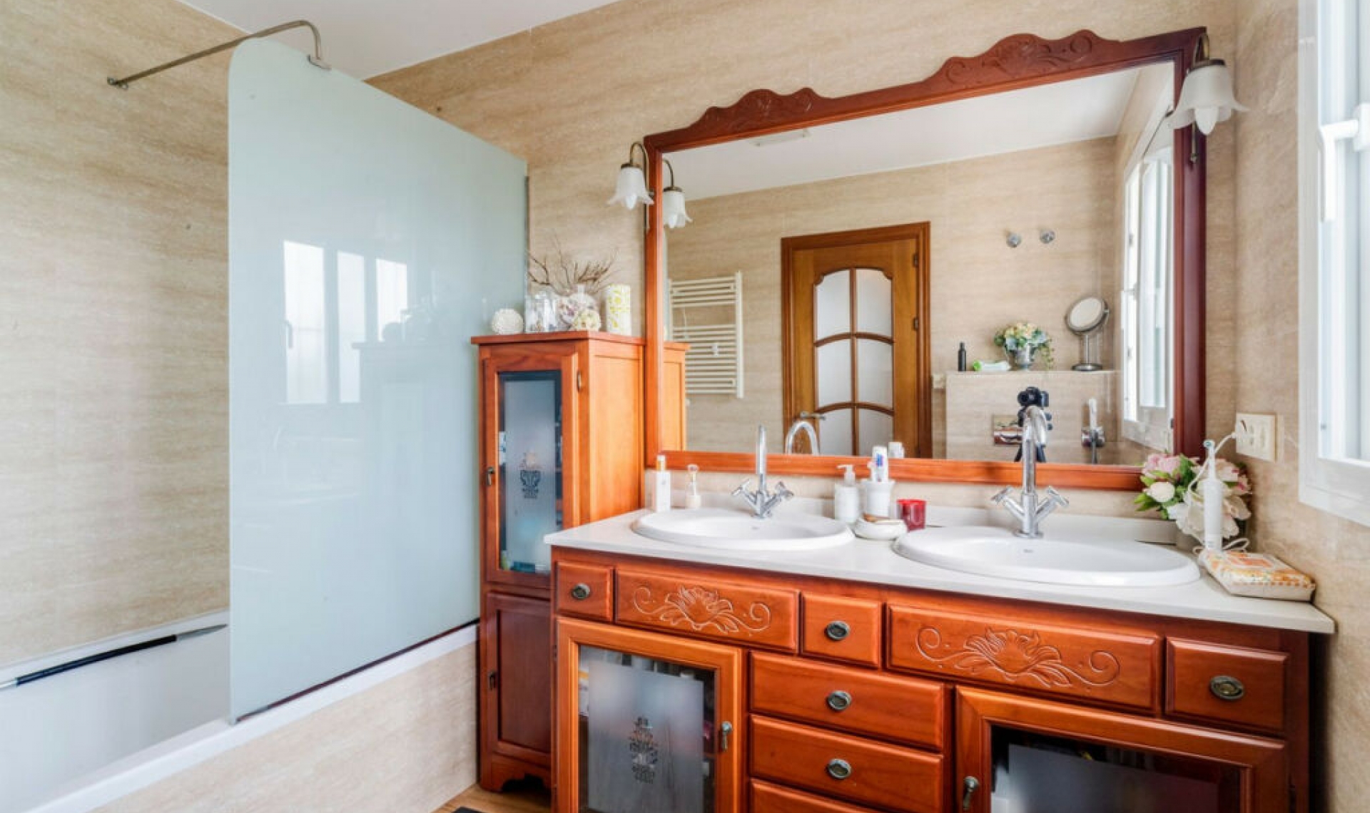 Resale - House -
Carib Playa