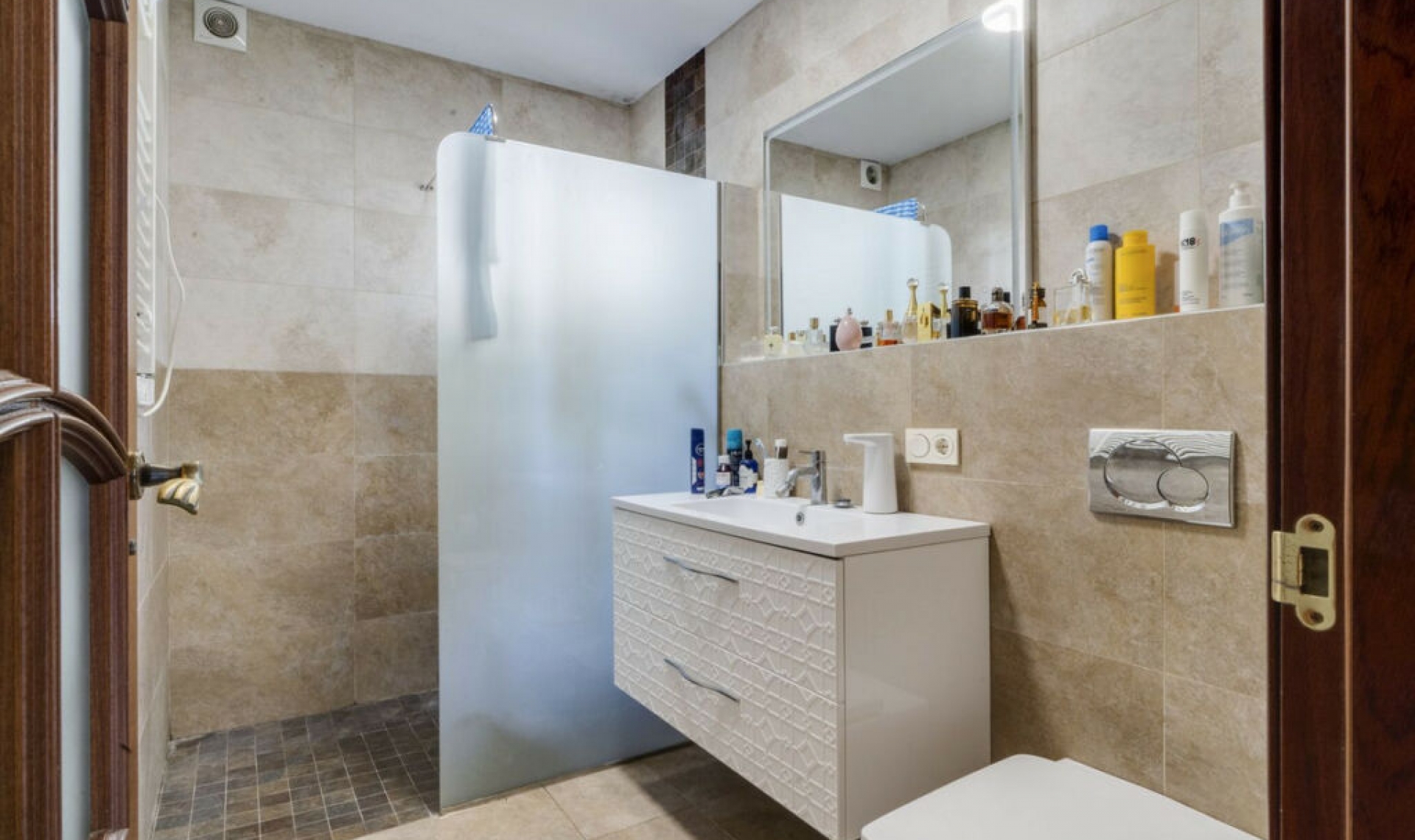 Resale - House -
Carib Playa
