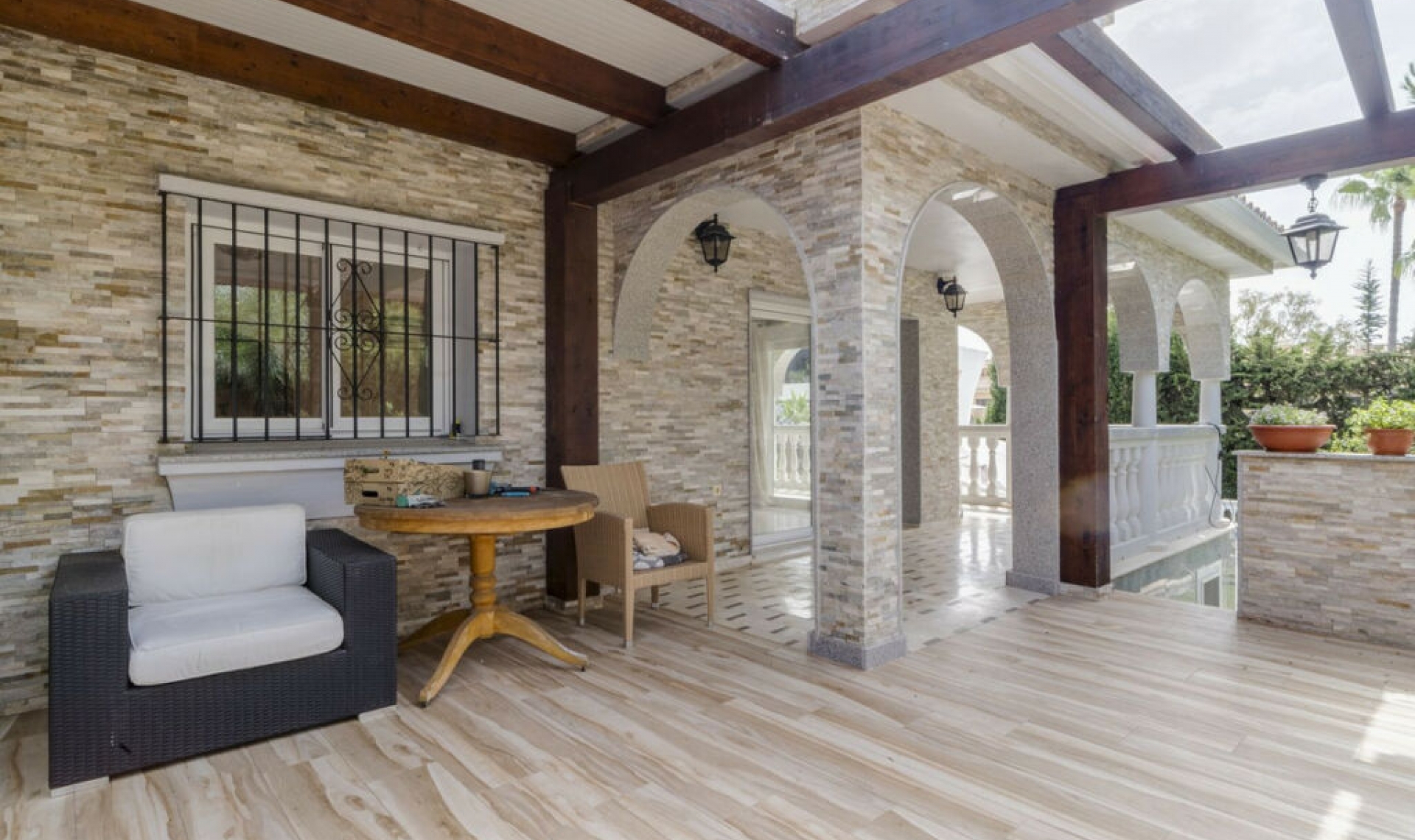 Resale - House -
Carib Playa