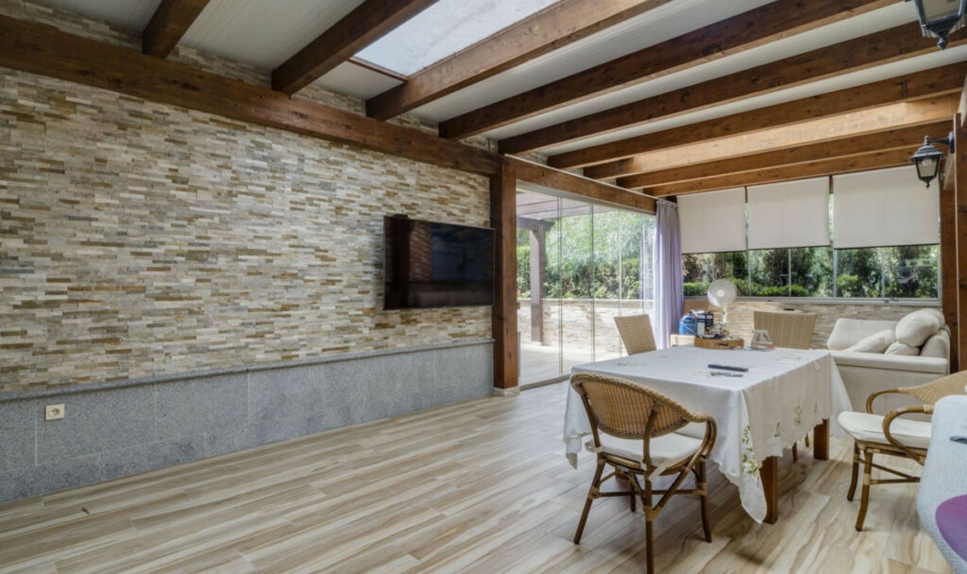 Resale - House -
Carib Playa