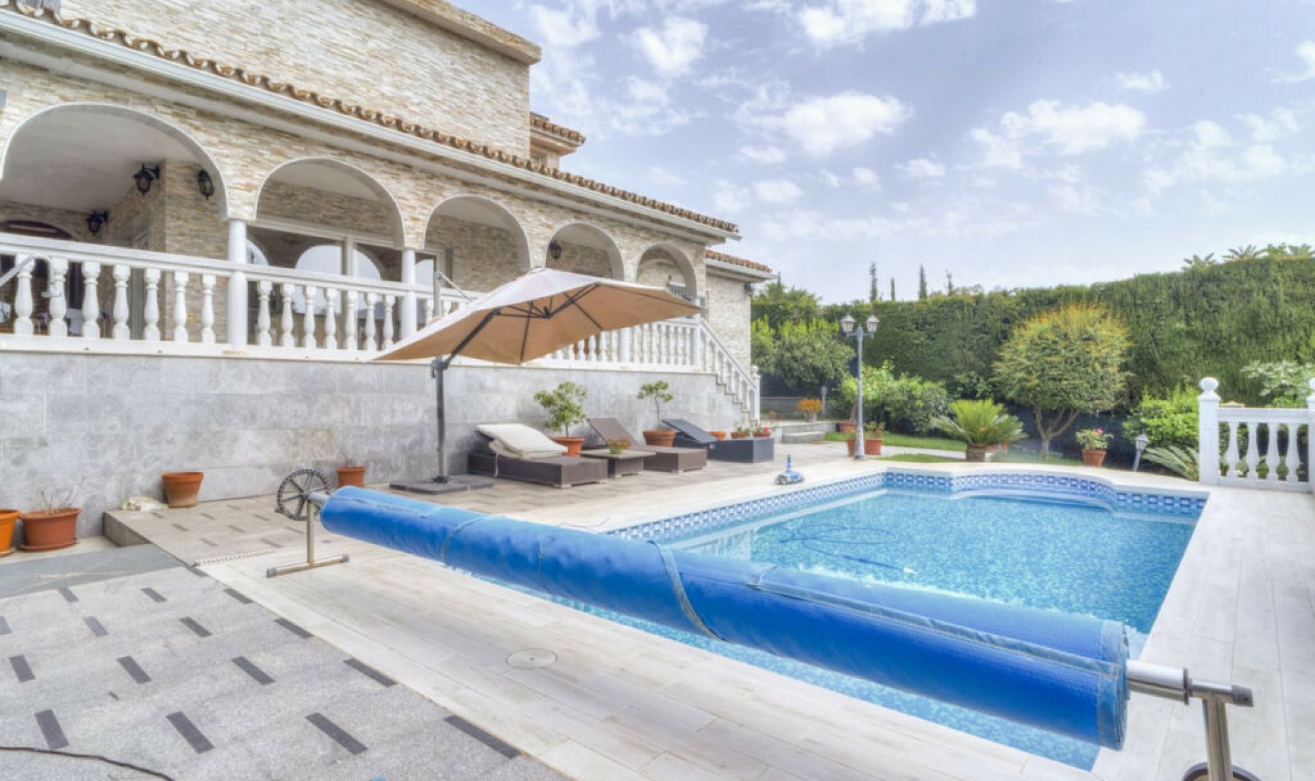 Resale - House -
Carib Playa