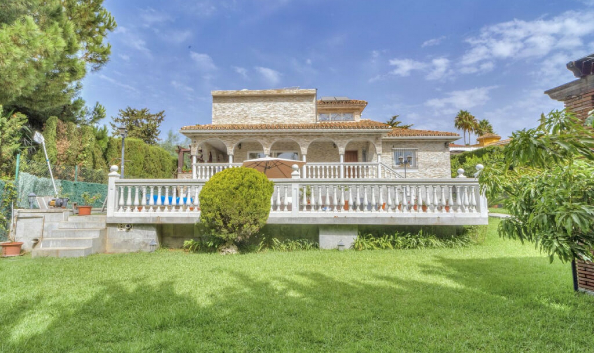 Resale - House -
Carib Playa