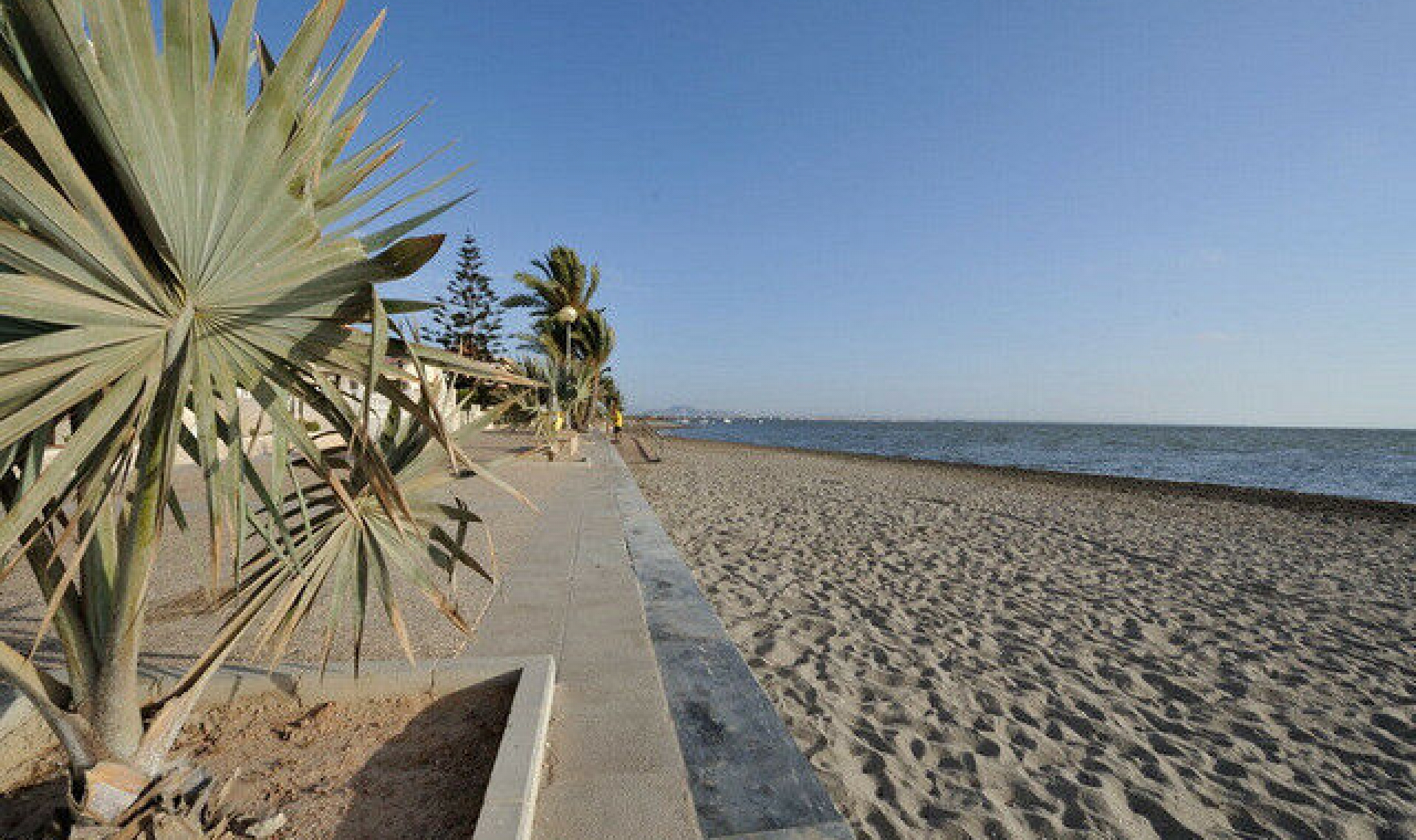 Resale - House -
Cartagena