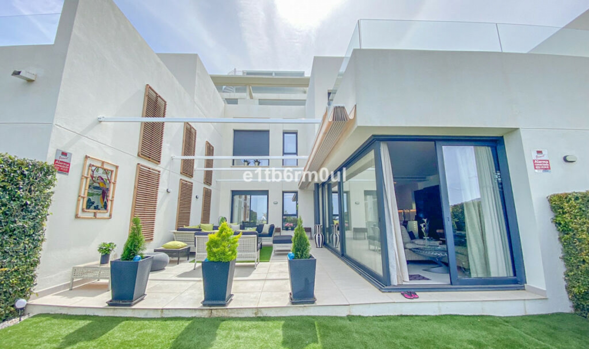 Resale - House -
Casares Playa