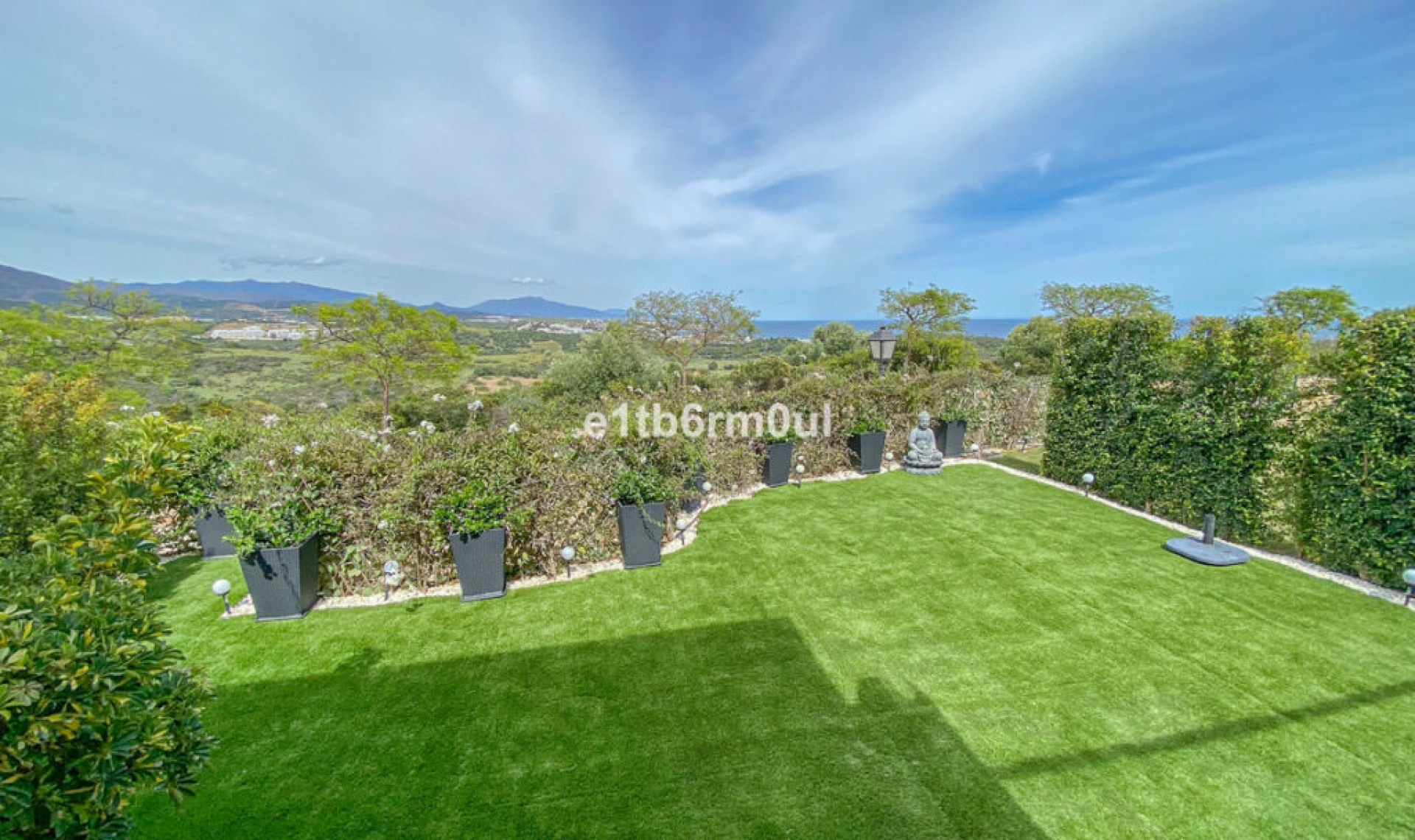 Resale - House -
Casares Playa