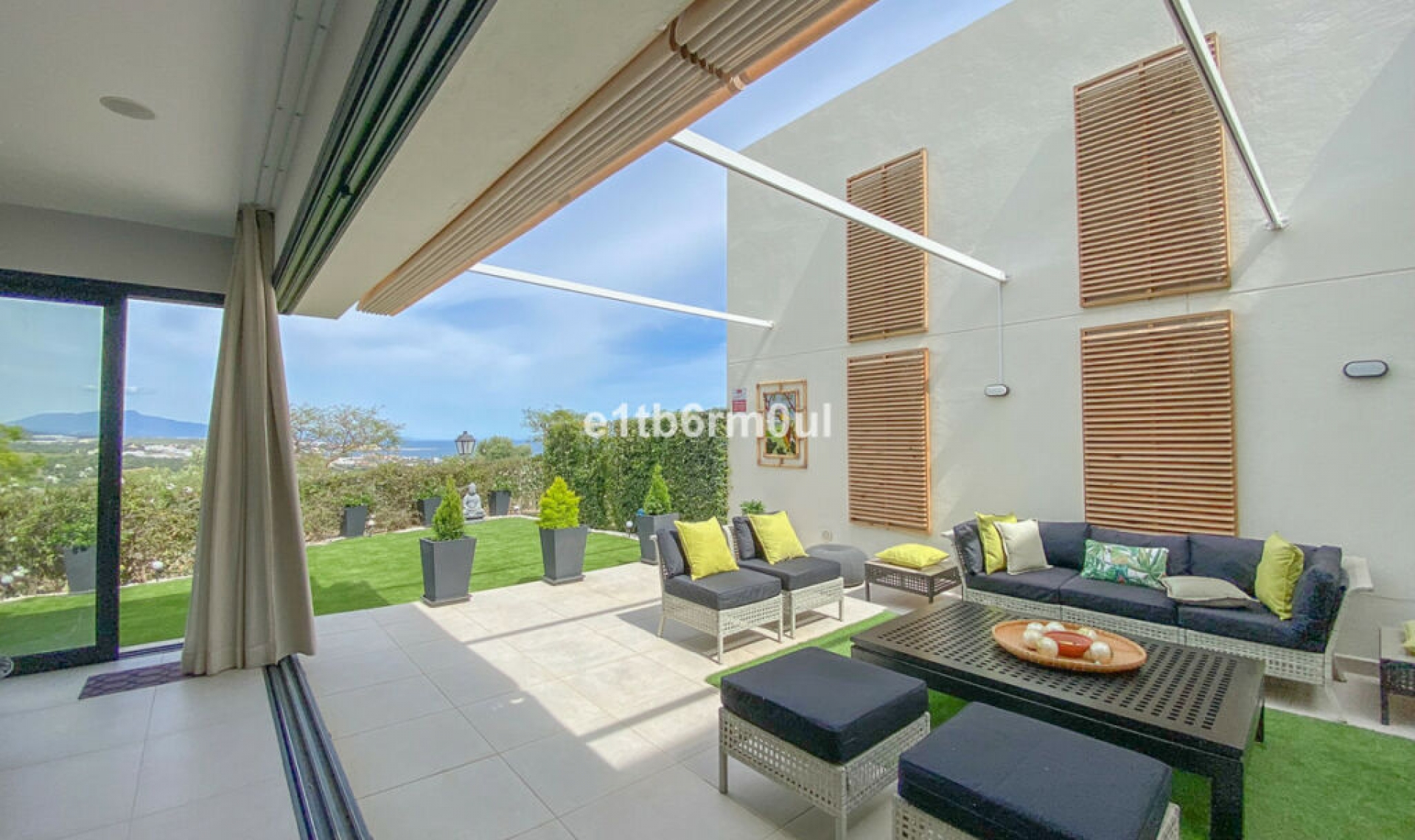 Resale - House -
Casares Playa