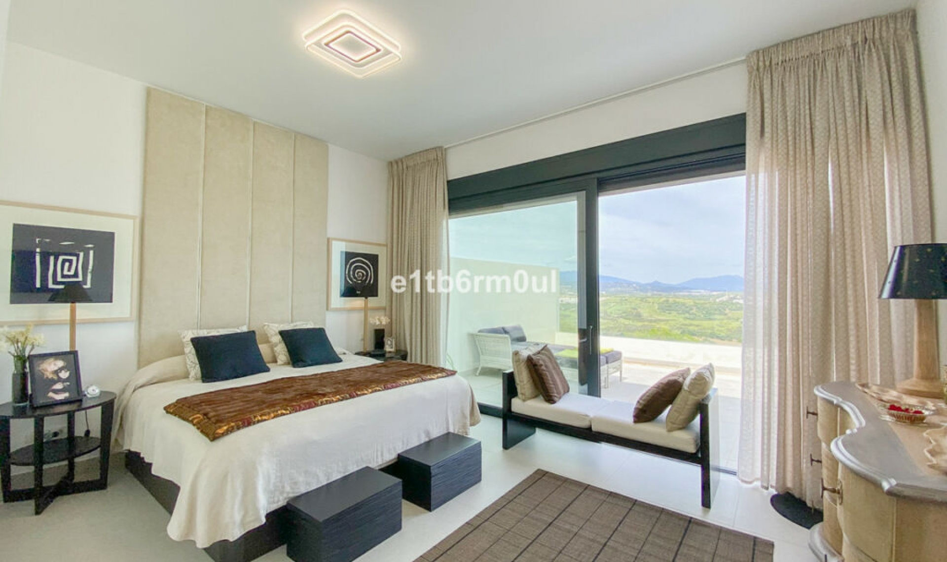 Resale - House -
Casares Playa