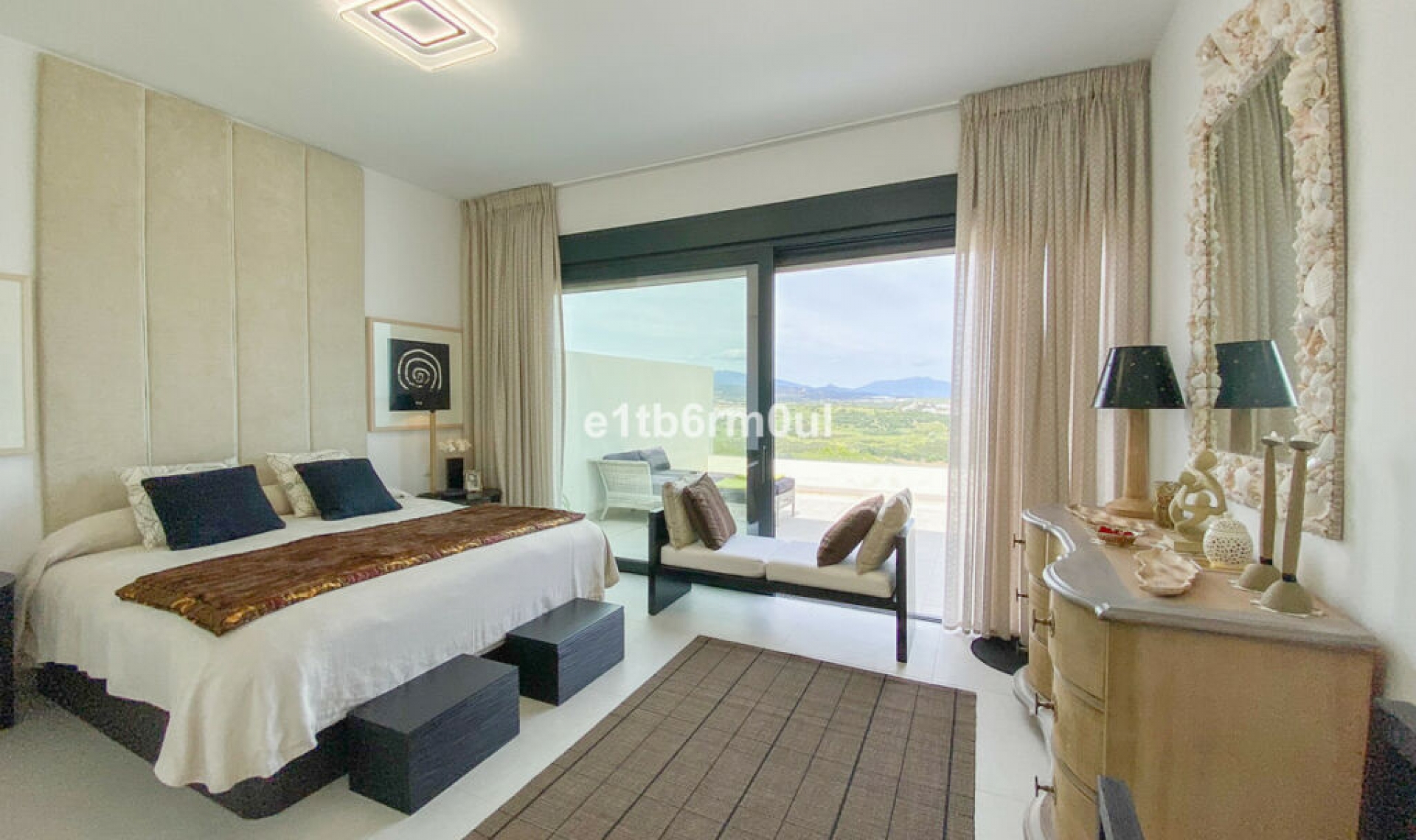 Resale - House -
Casares Playa