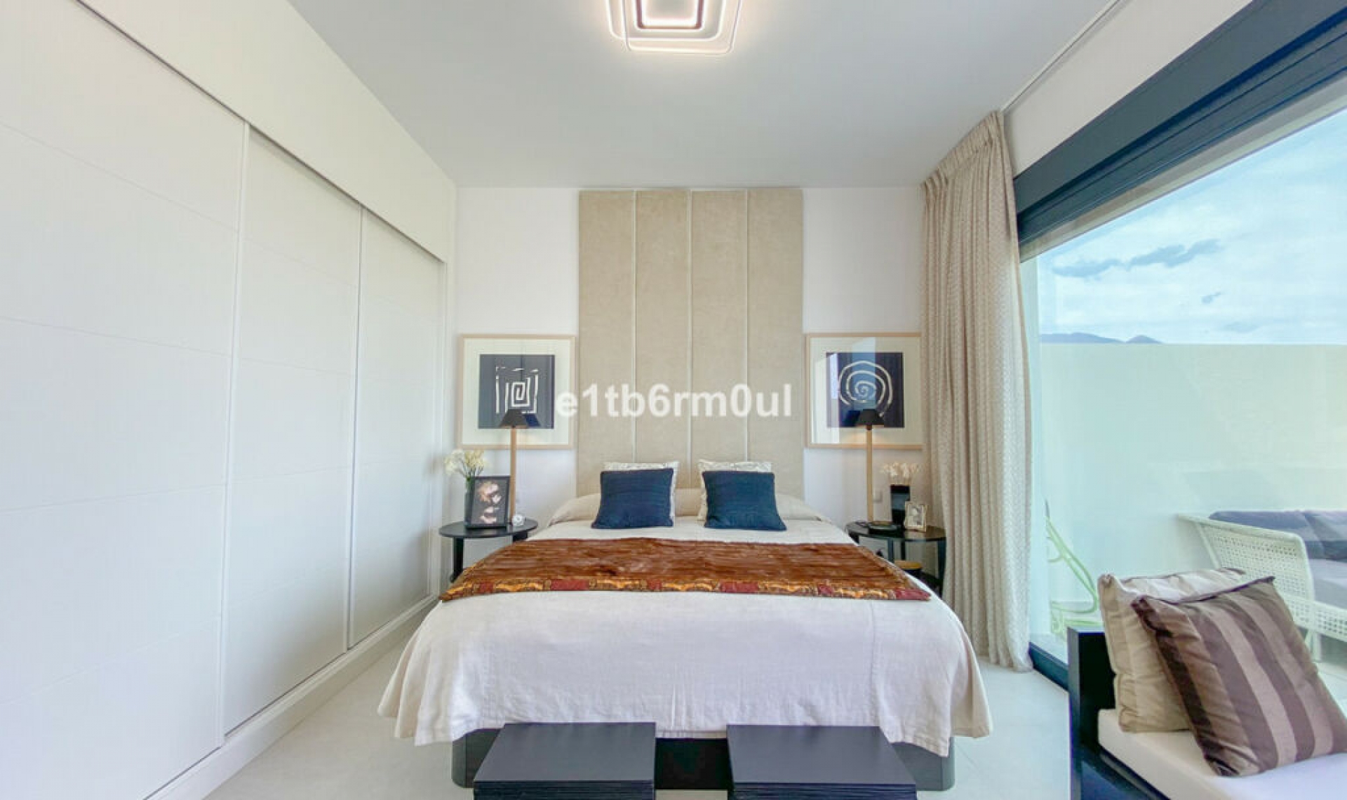 Resale - House -
Casares Playa