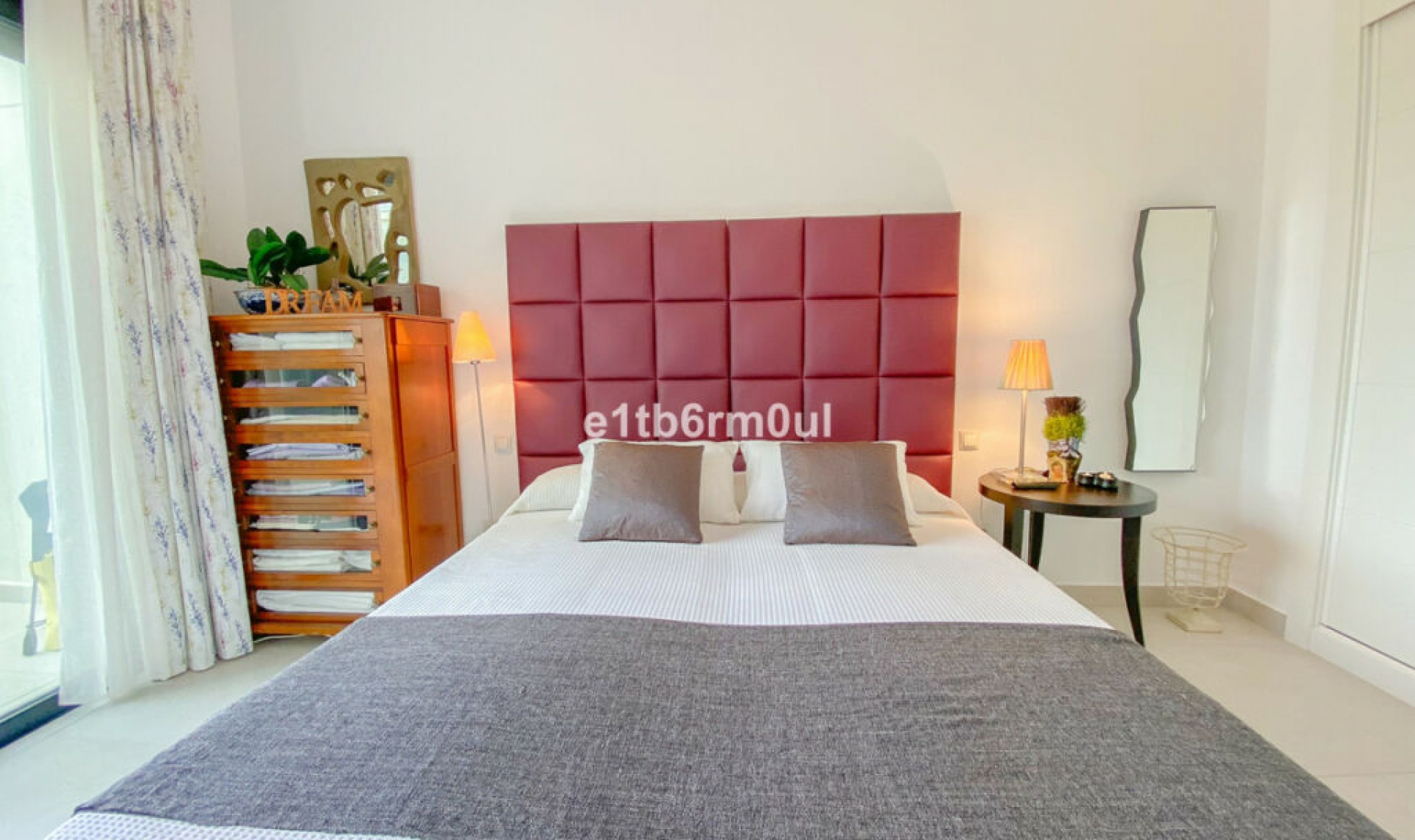 Resale - House -
Casares Playa