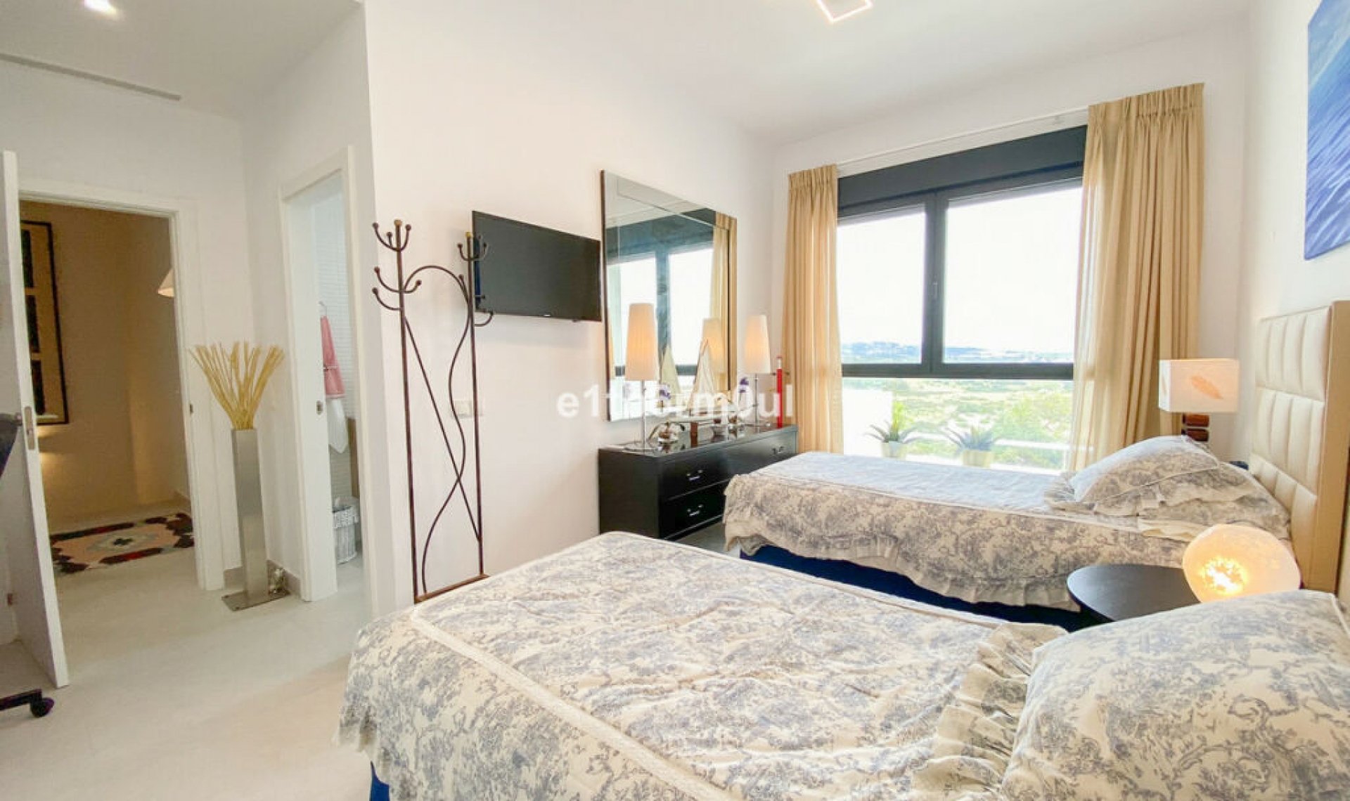 Resale - House -
Casares Playa