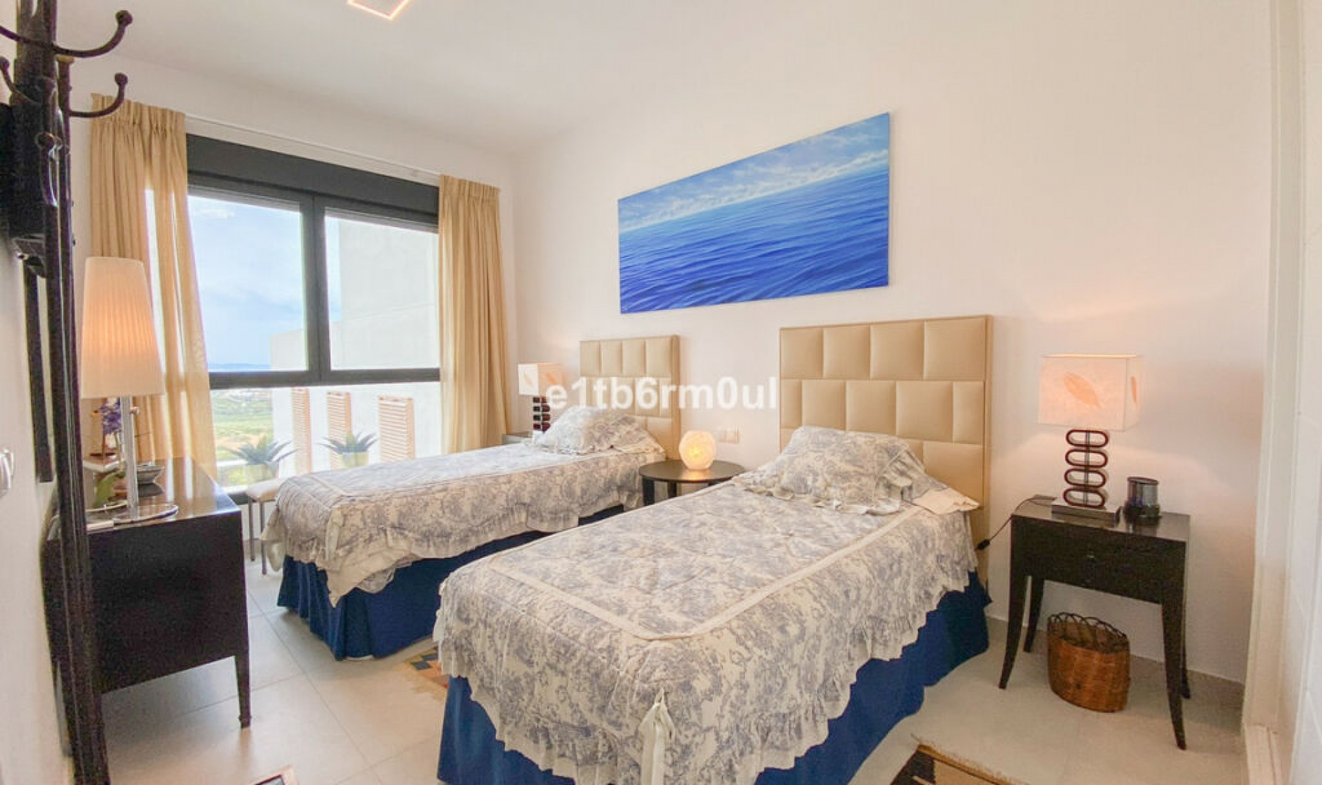 Resale - House -
Casares Playa