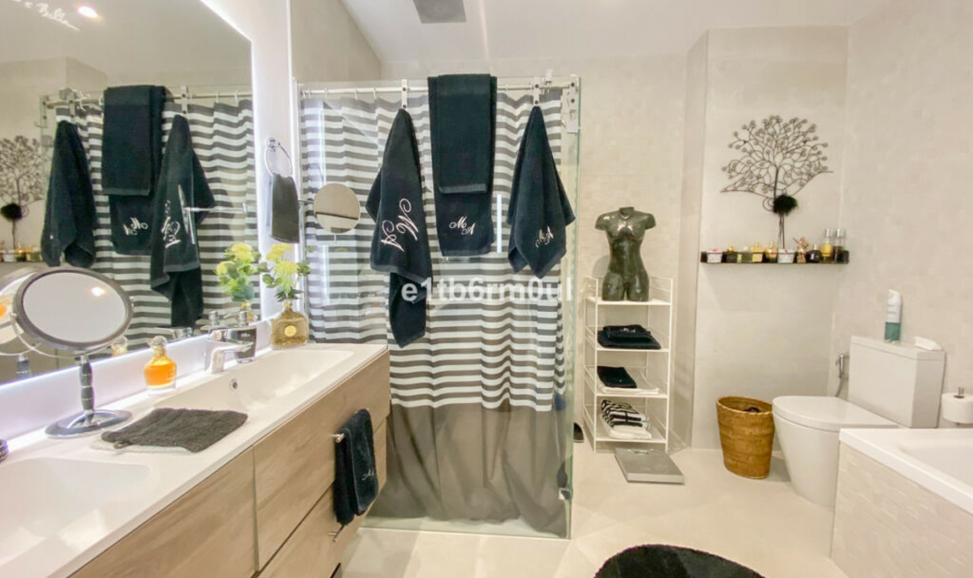 Resale - House -
Casares Playa