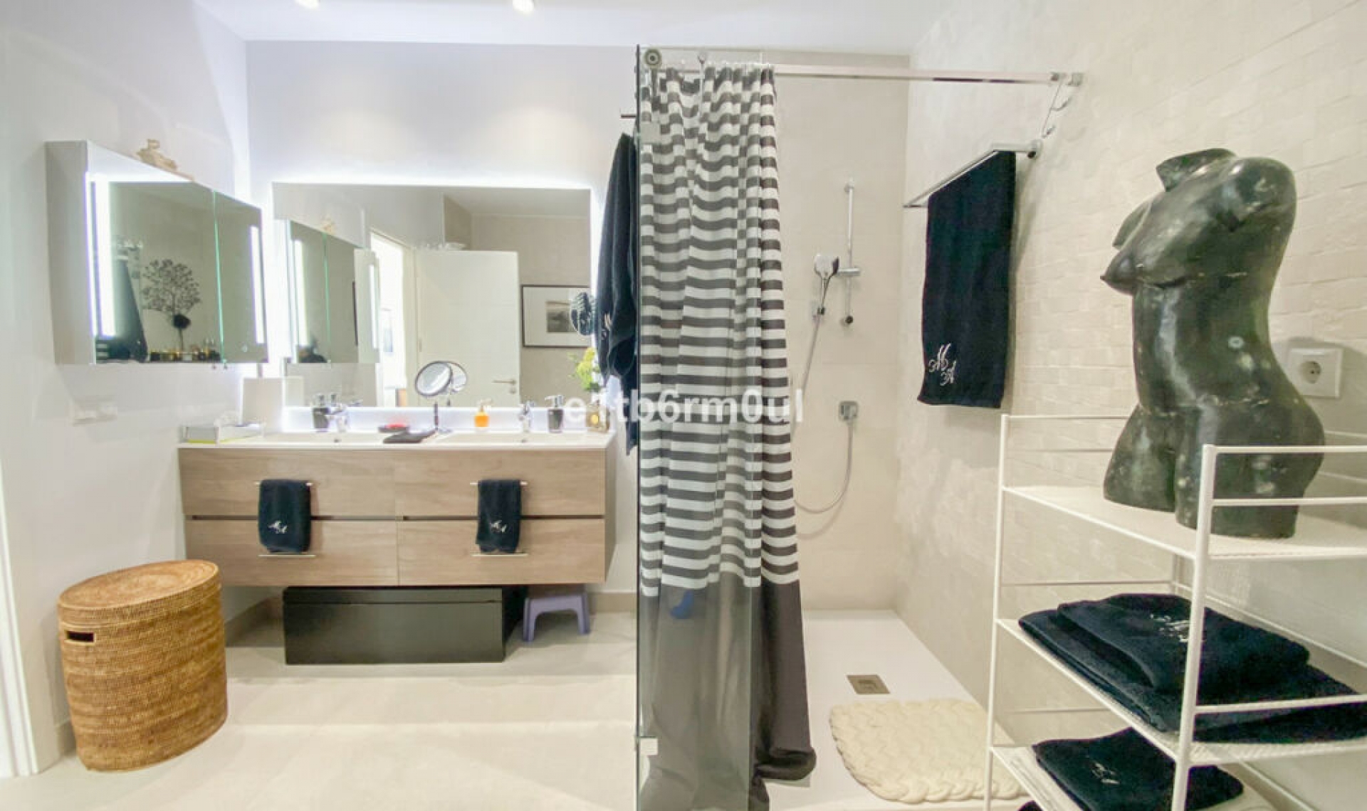 Resale - House -
Casares Playa