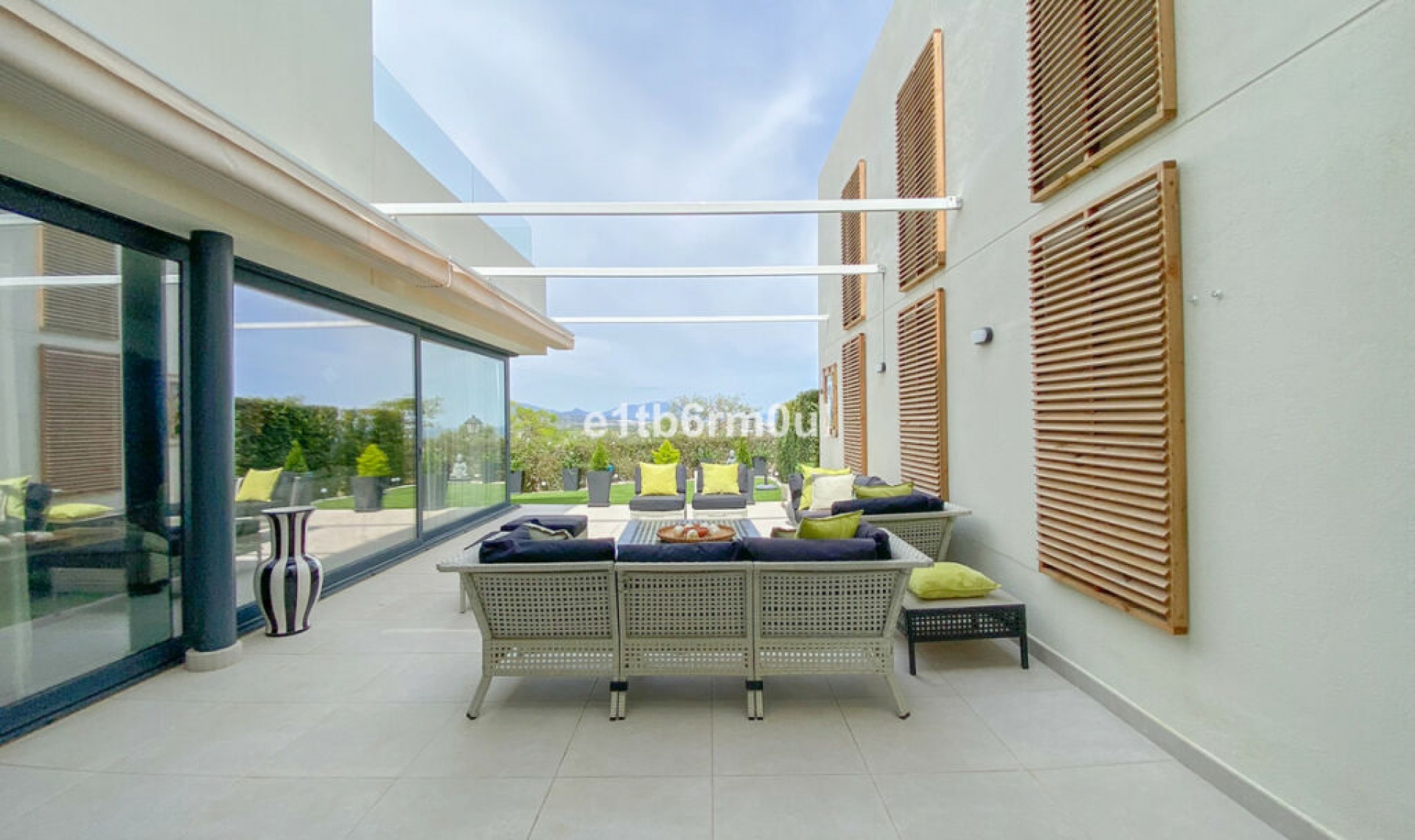 Resale - House -
Casares Playa