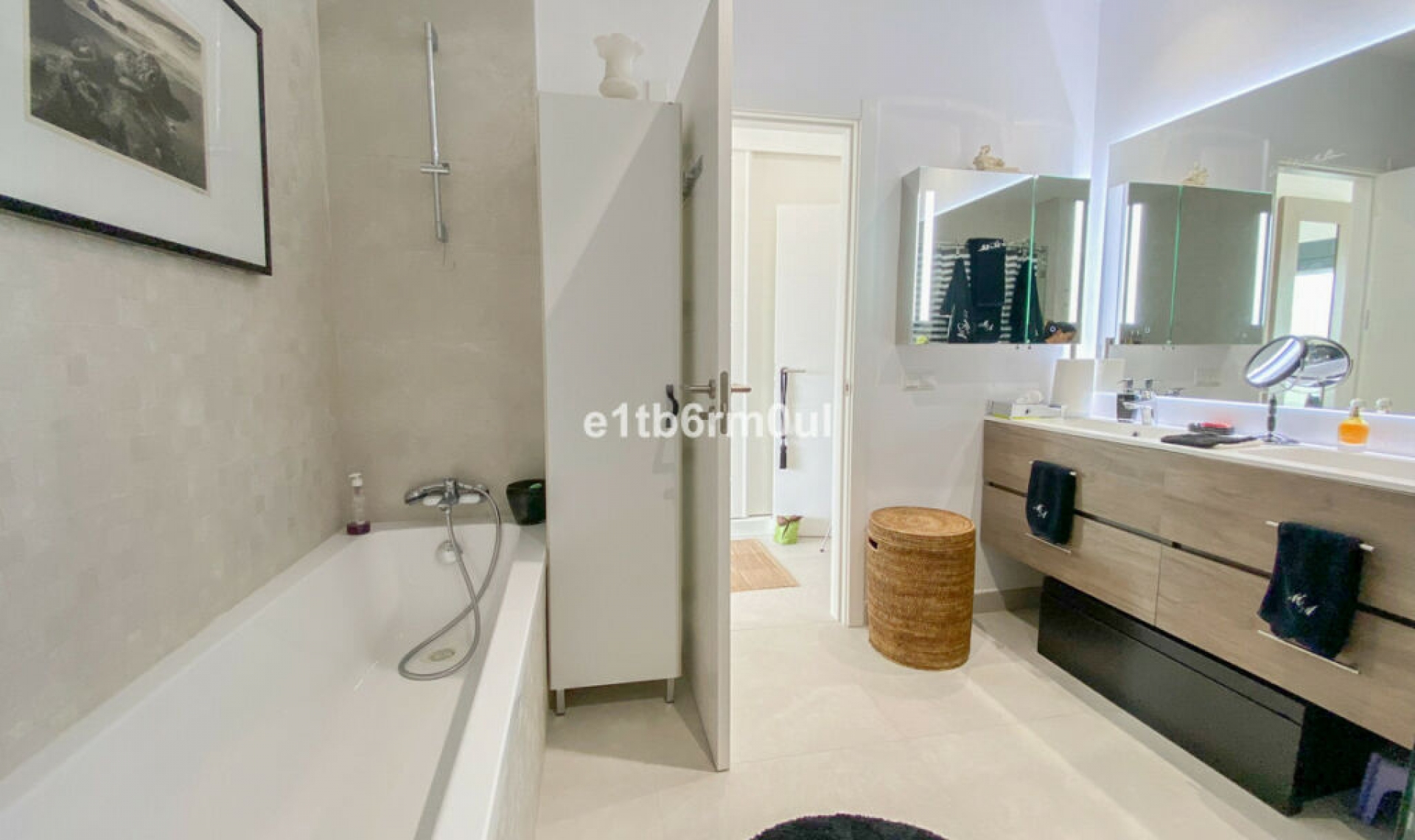 Resale - House -
Casares Playa